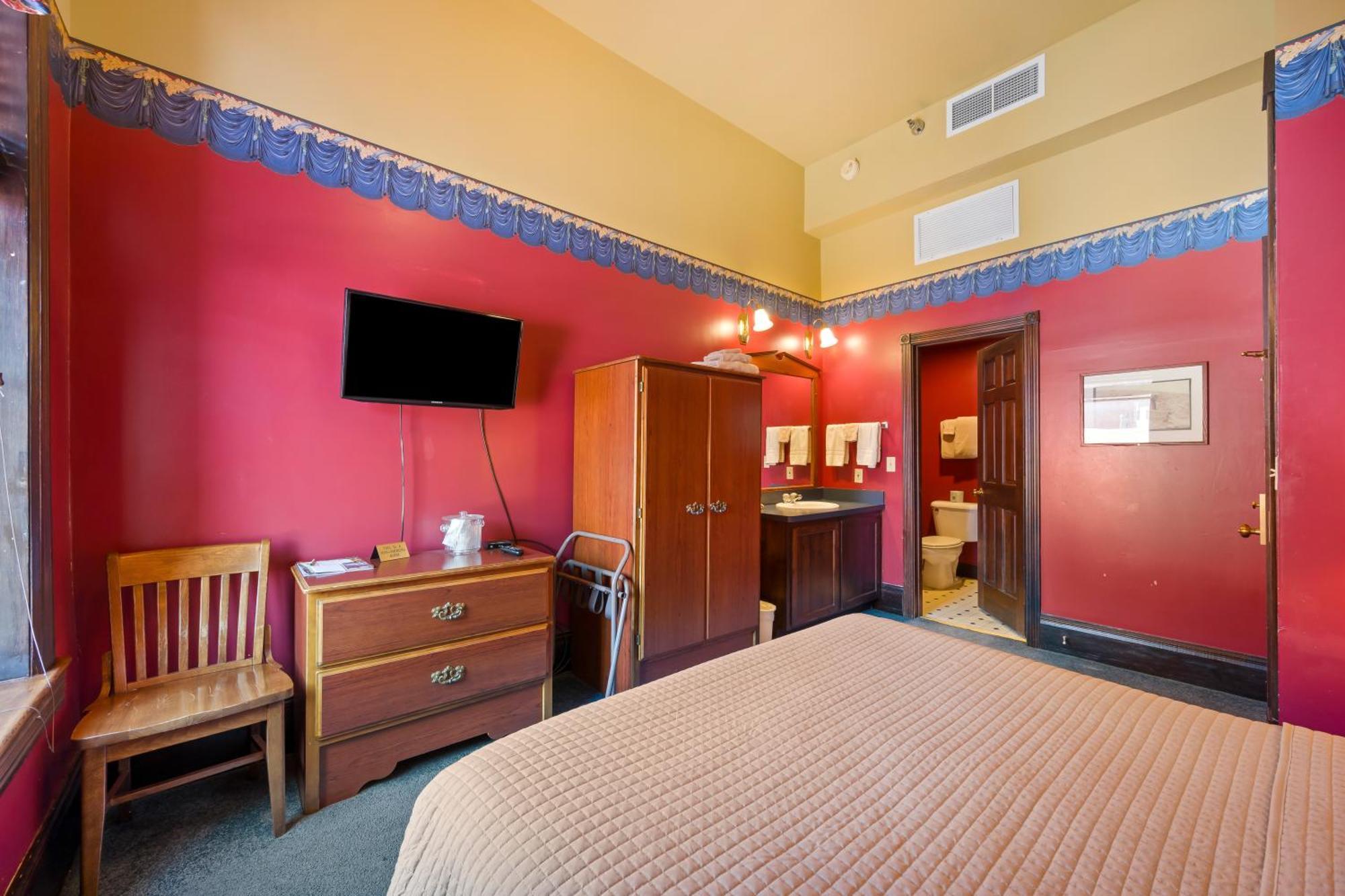 Queen Room - Non-Smoking