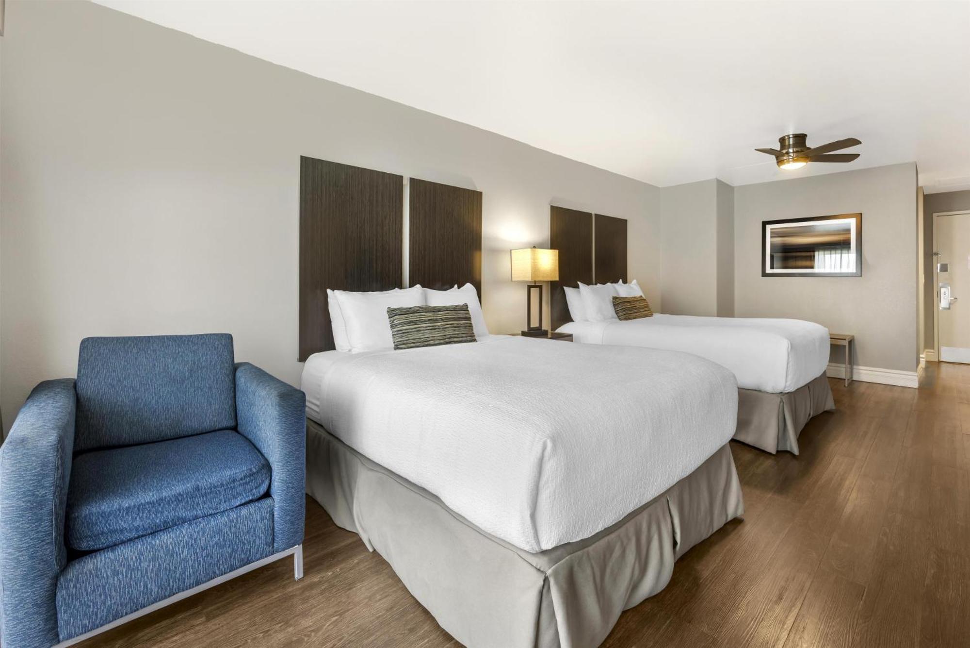 Non-Pet, 2 Queen Beds, Balcony, River View, Oversize Room