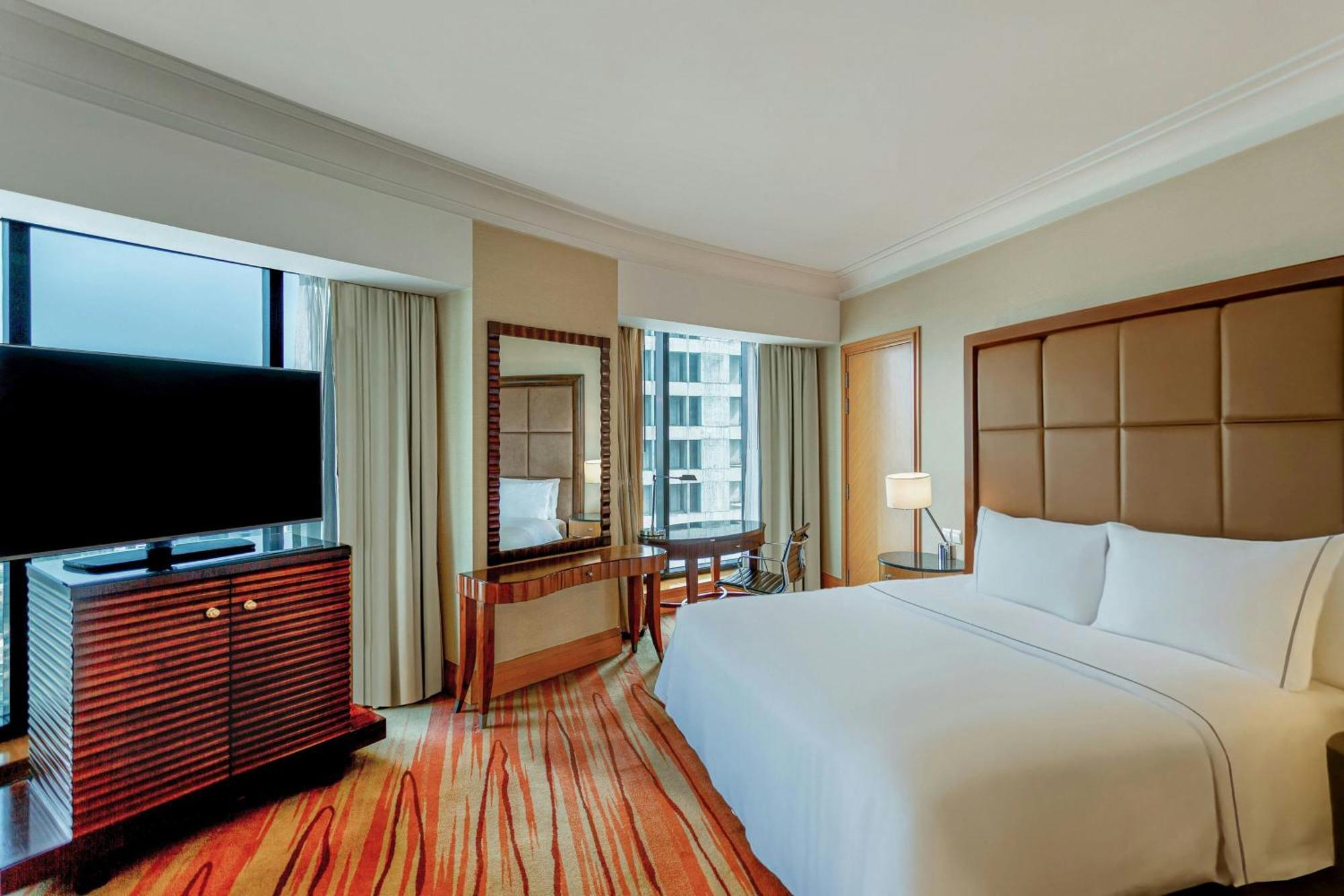 Specialty Room Guest room 1 King City view Corner room,1731458032:JPEG