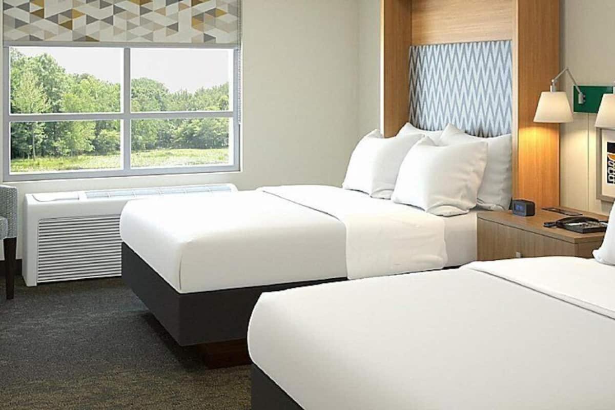 Queen Room with Two Queen Beds - Hearing Accessible/Non-Smoking
