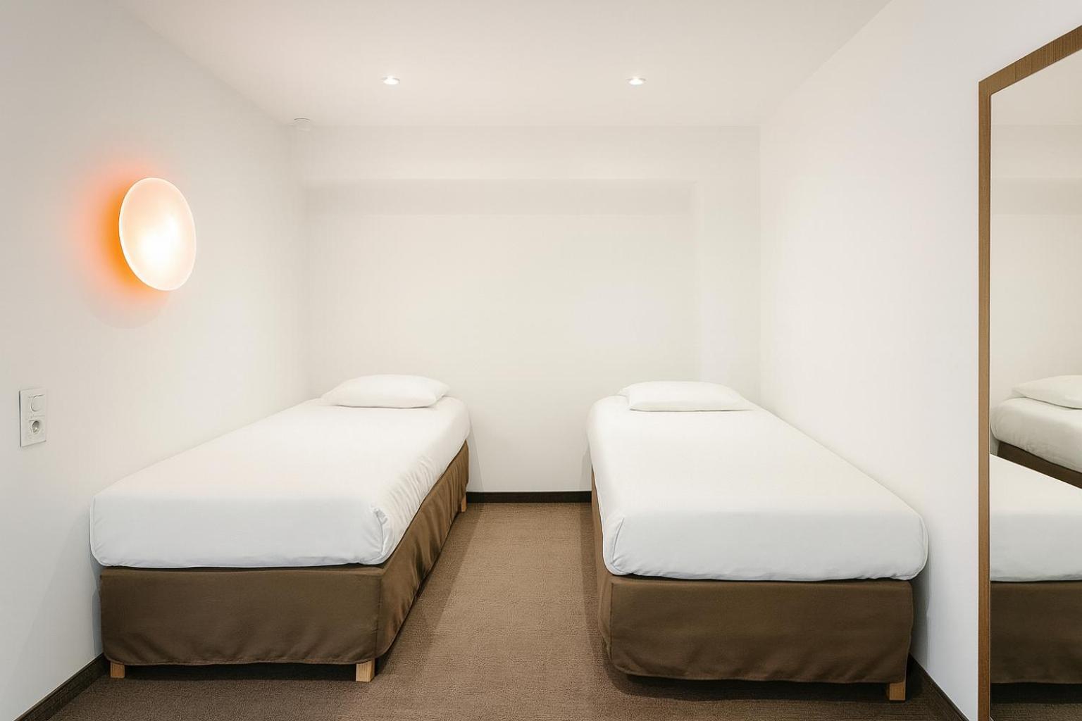 Standard Queen Room with Two Single Beds