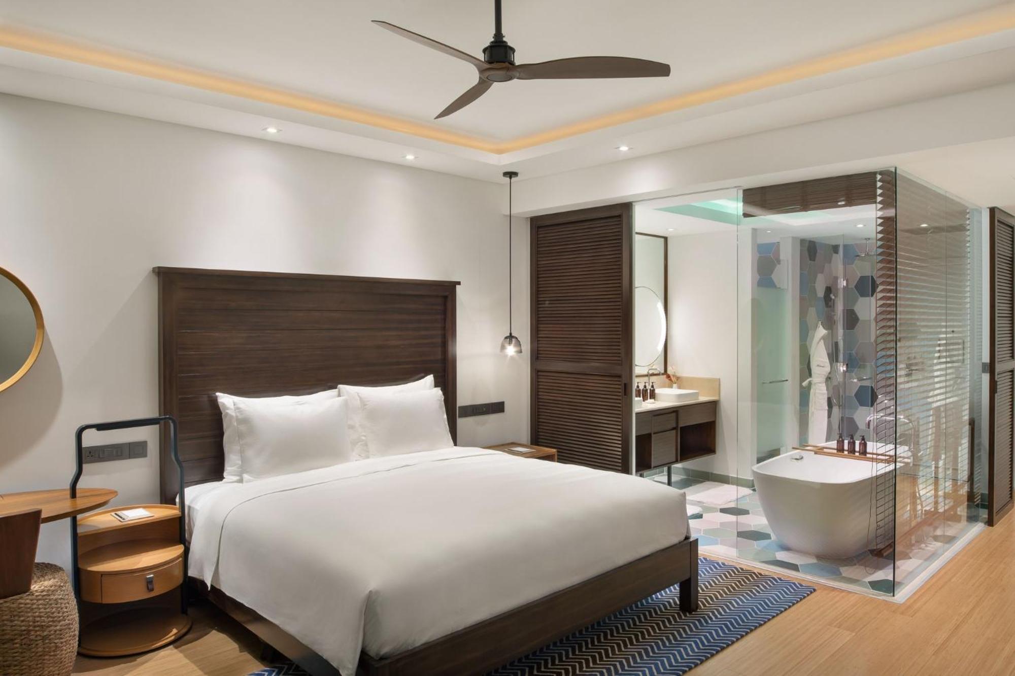 Premium King Room with Pool Access