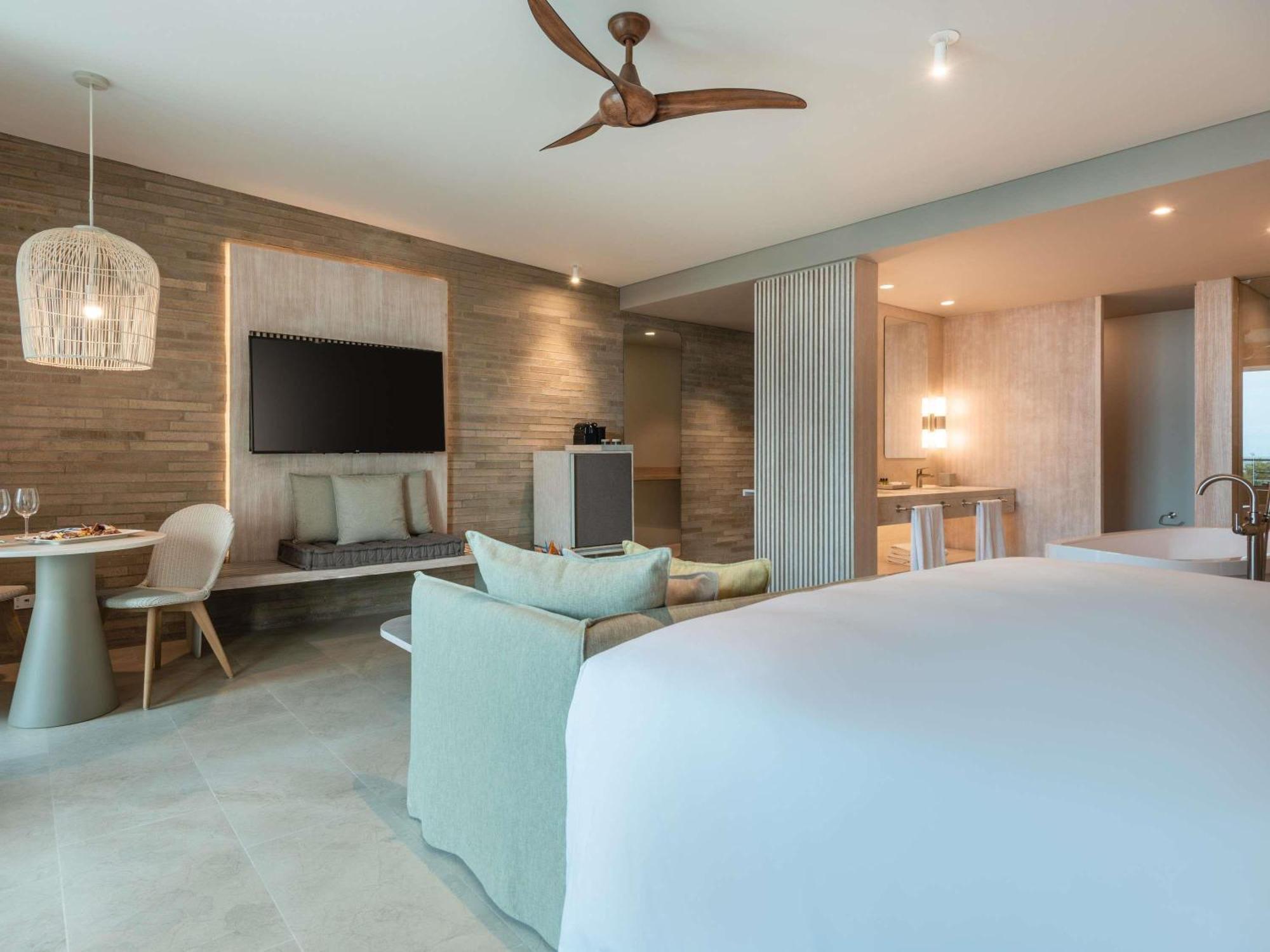 Junior Twin Suite Beach Front