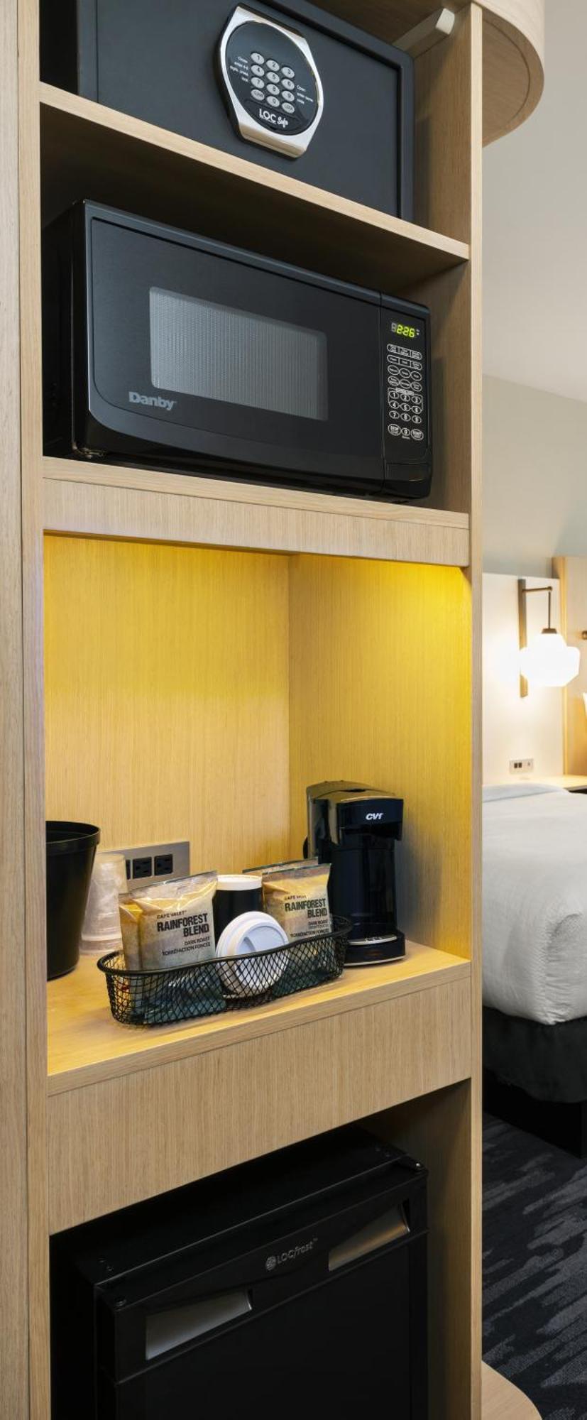 King Room with Roll-In Shower - Mobility Access/Hearing Accessible
