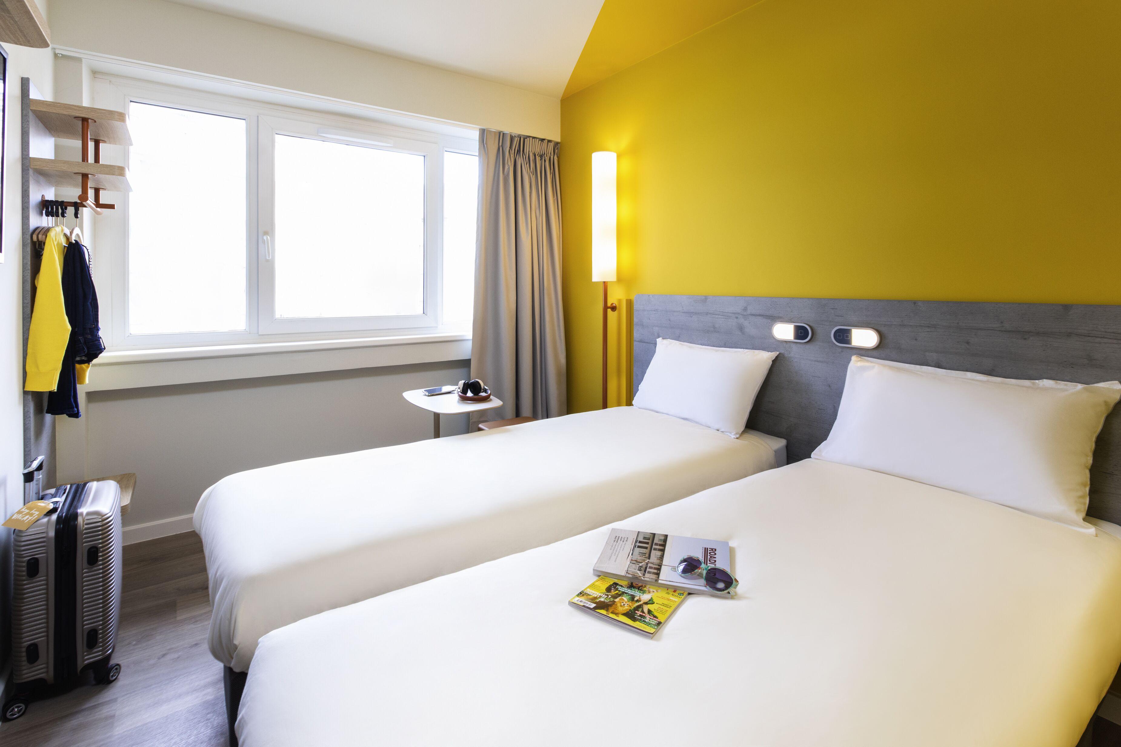 Standard Room people reduced mobility Two Single or twin Beds