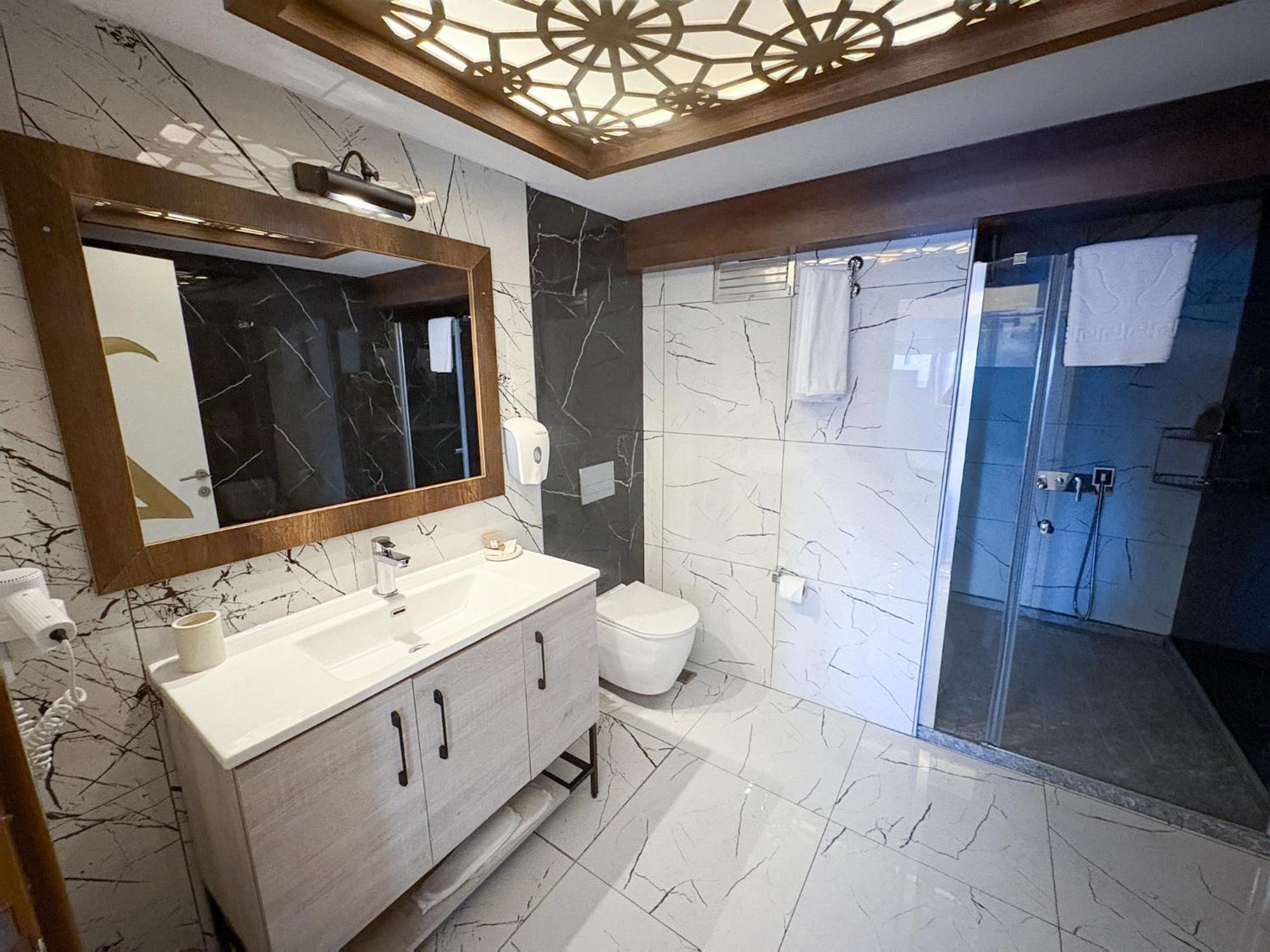 Deluxe Suite with Sea View