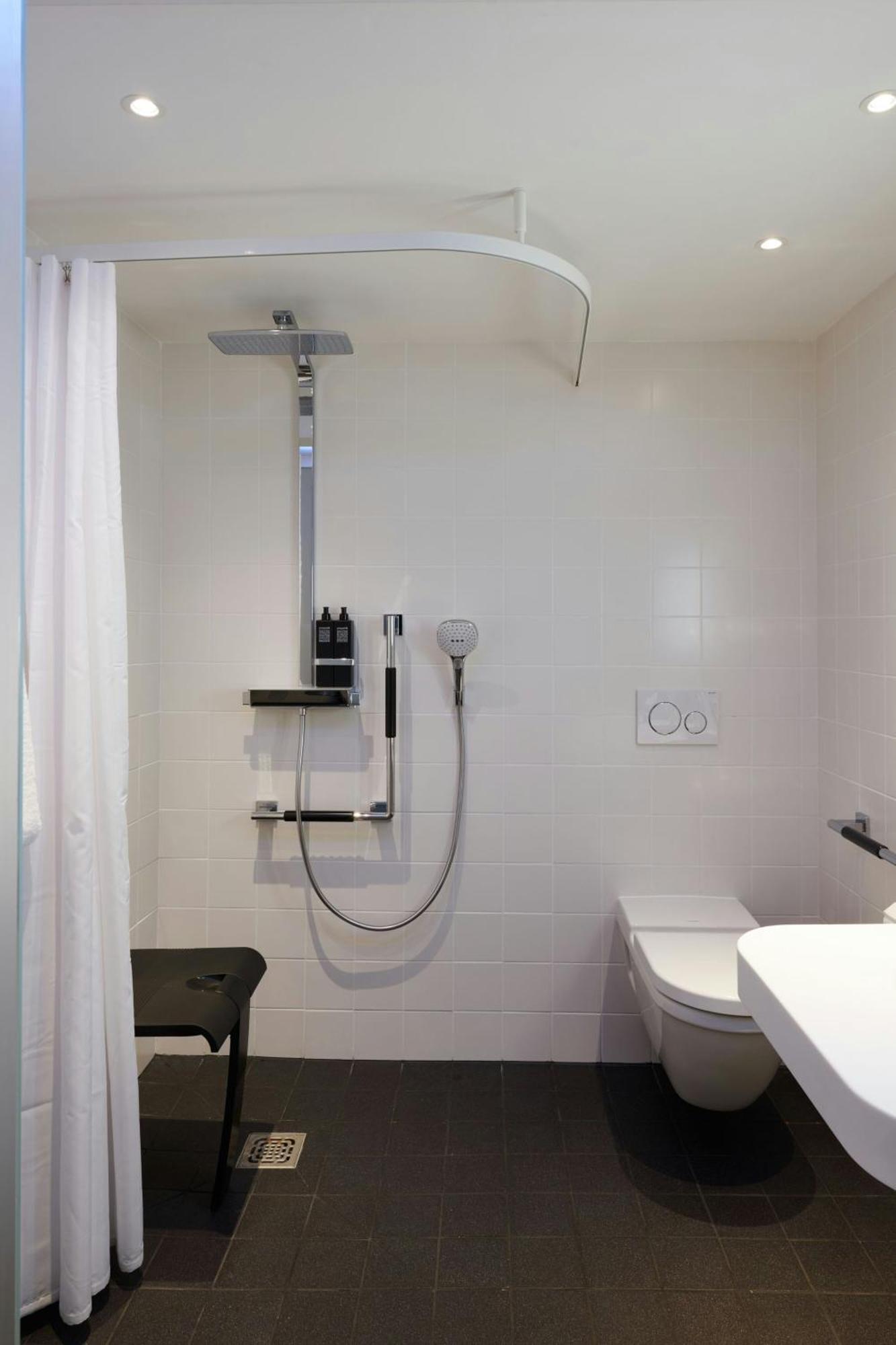 Rolstoeltoegankelijke Kamer met Kingsize Bed