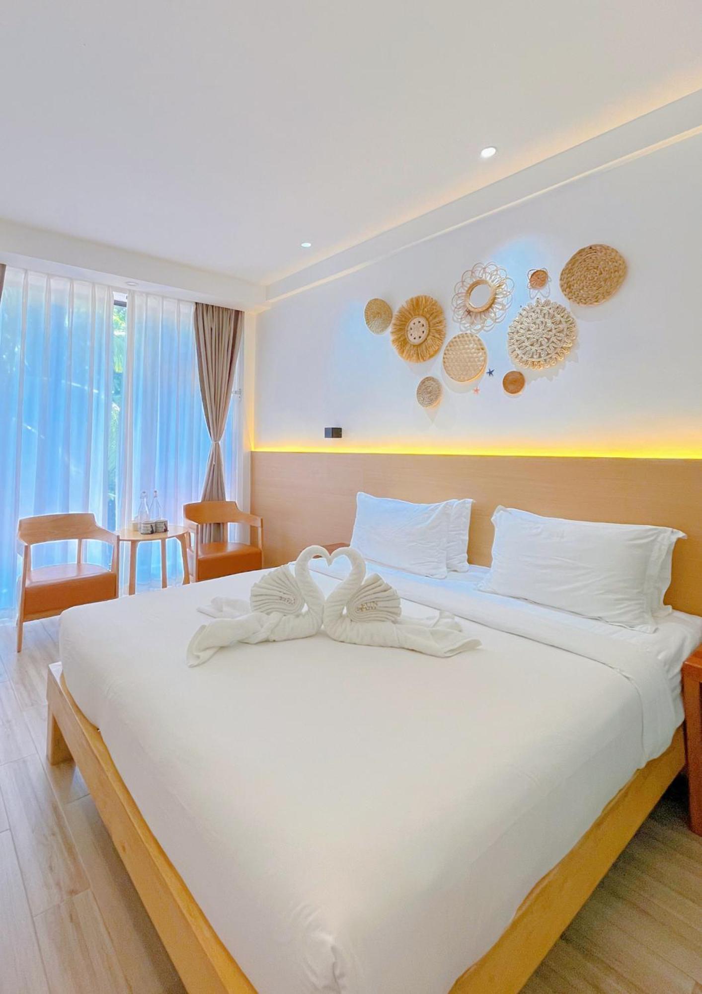 Deluxe Queen Room
