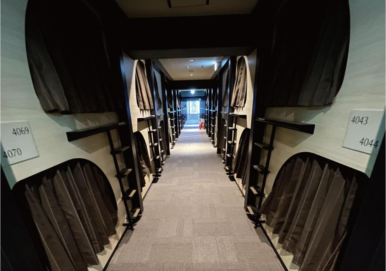 Standard Cabin Male only - Lower Level with Meal Coupon