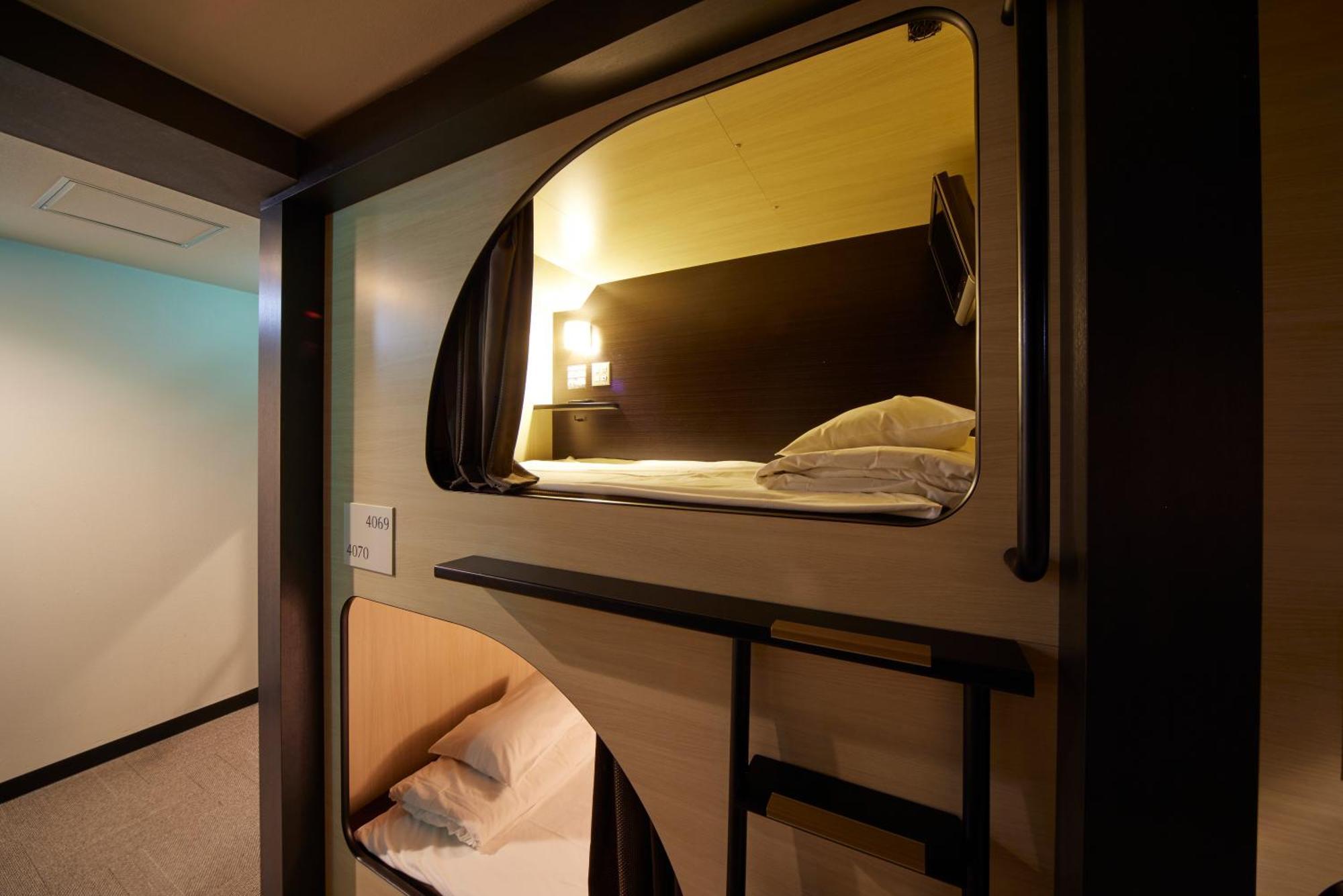 Standard Cabin Male only - Upper Level with Meal Coupon