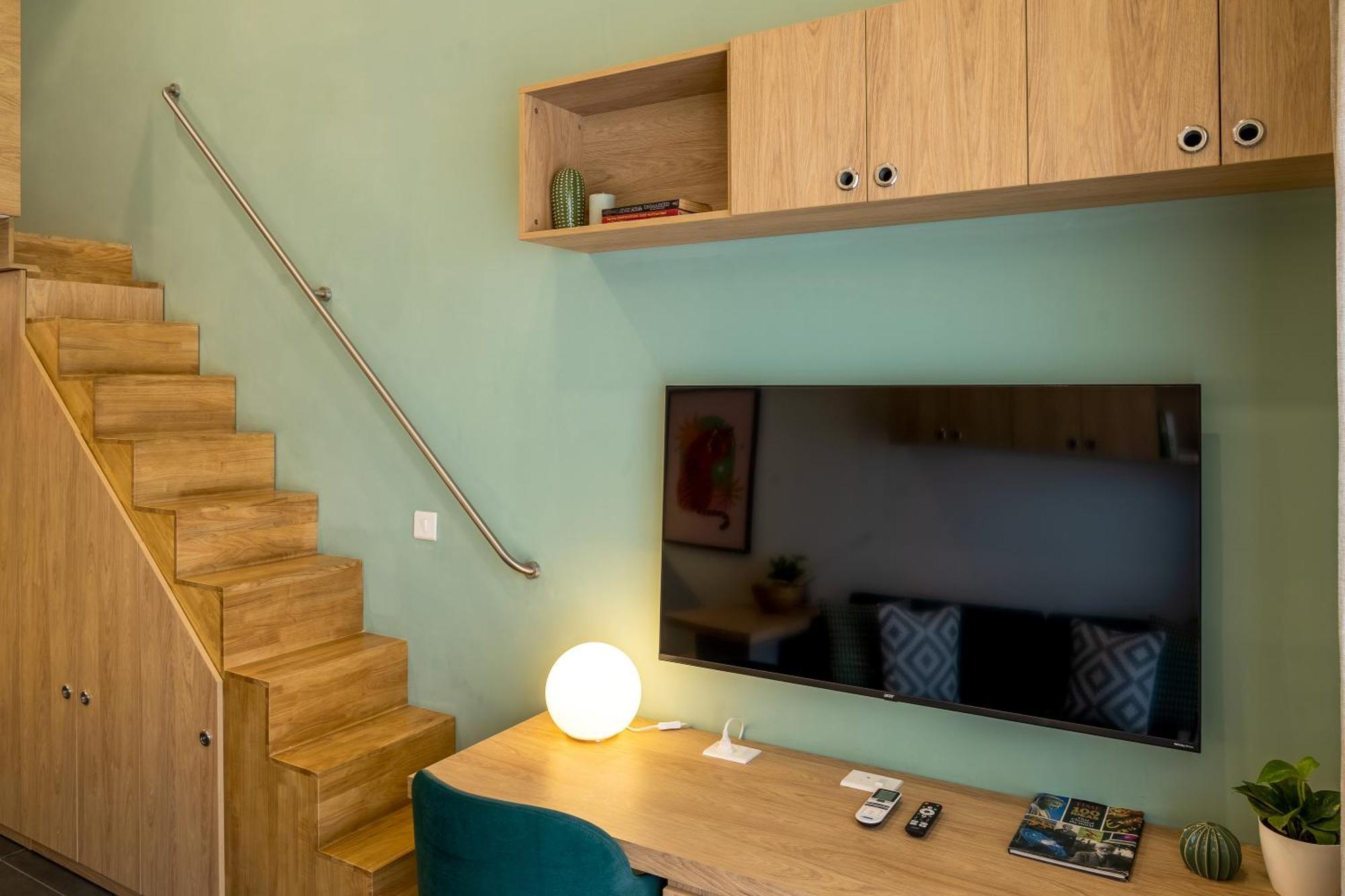 Suite with Complimentary Laundry service for upto 2 clothing items