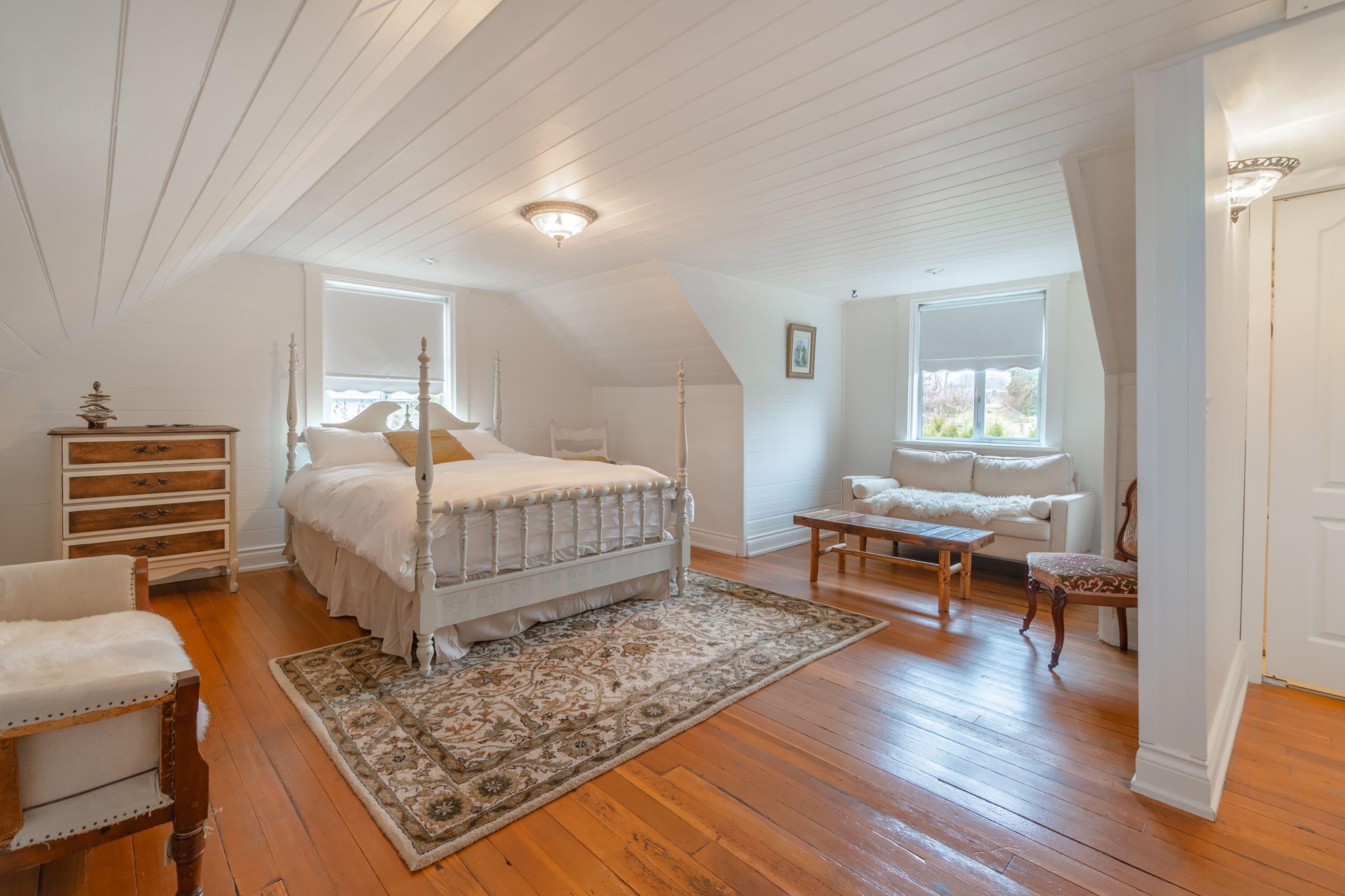 Deluxe Queen Room