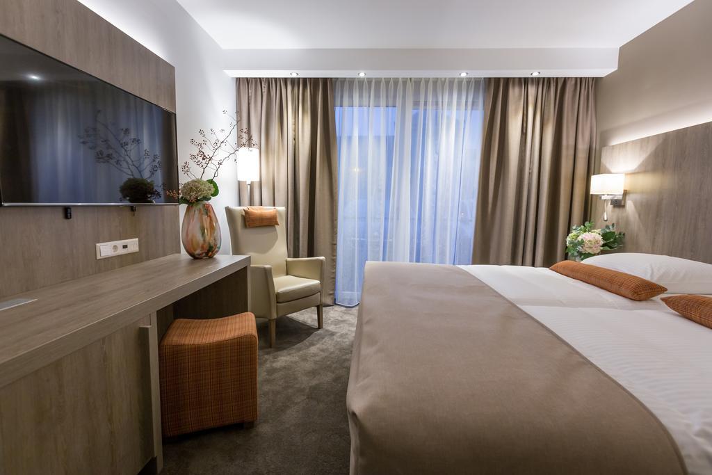Comfort Double Room with Spa Bath and Rain shower