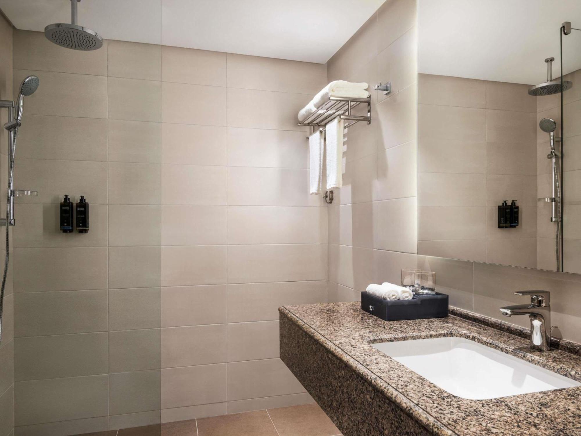 Deluxe Twin Room with Sea and city view