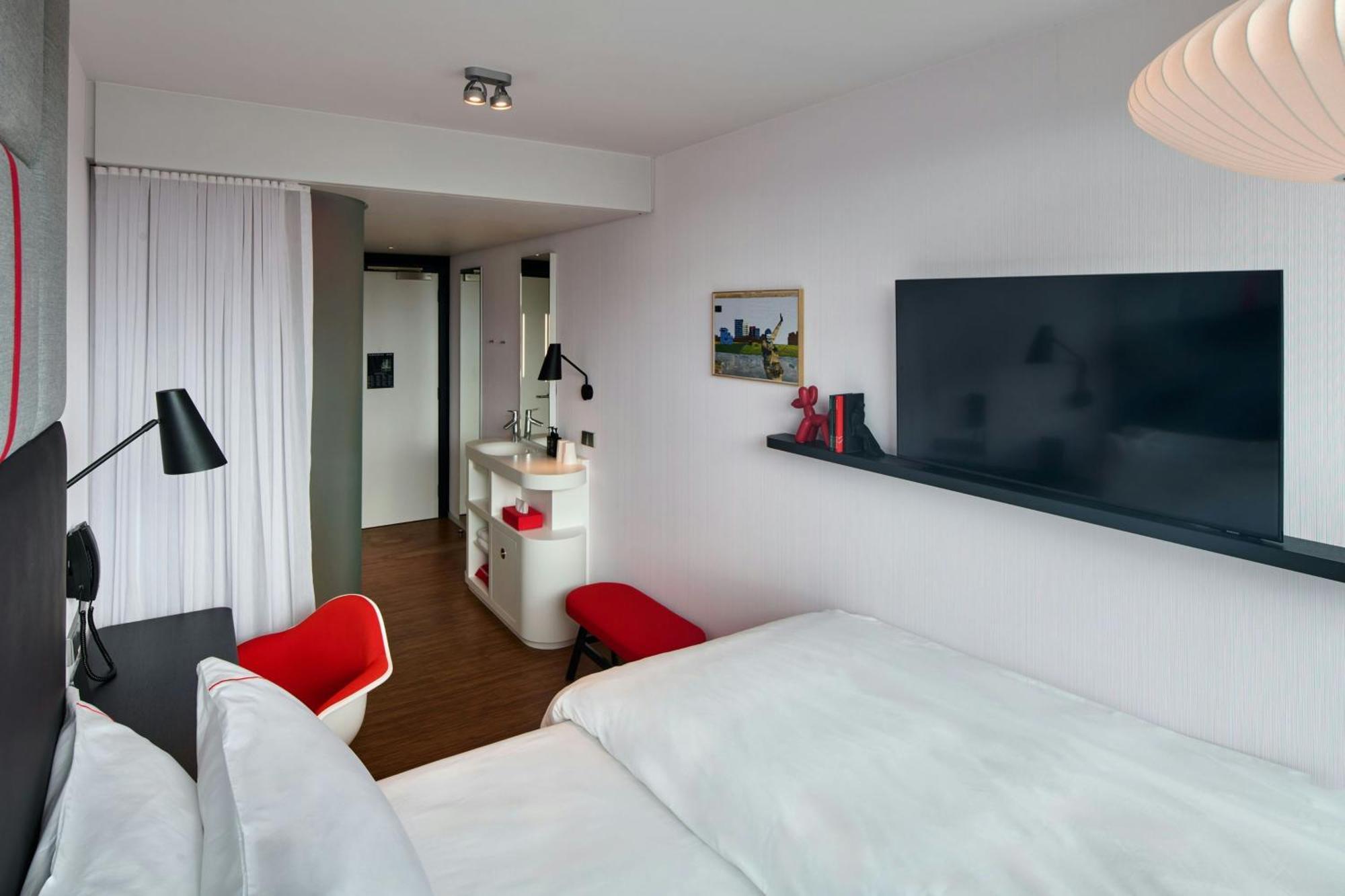 Zimmer mit Kingsize-Bett und Premium-Blick
