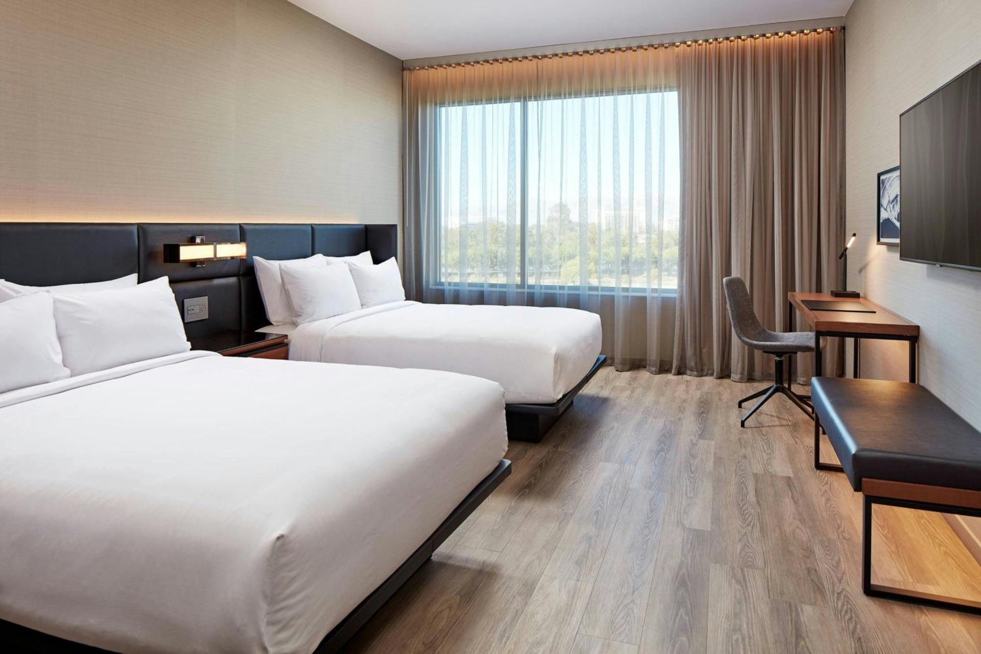 Queen Room with City View