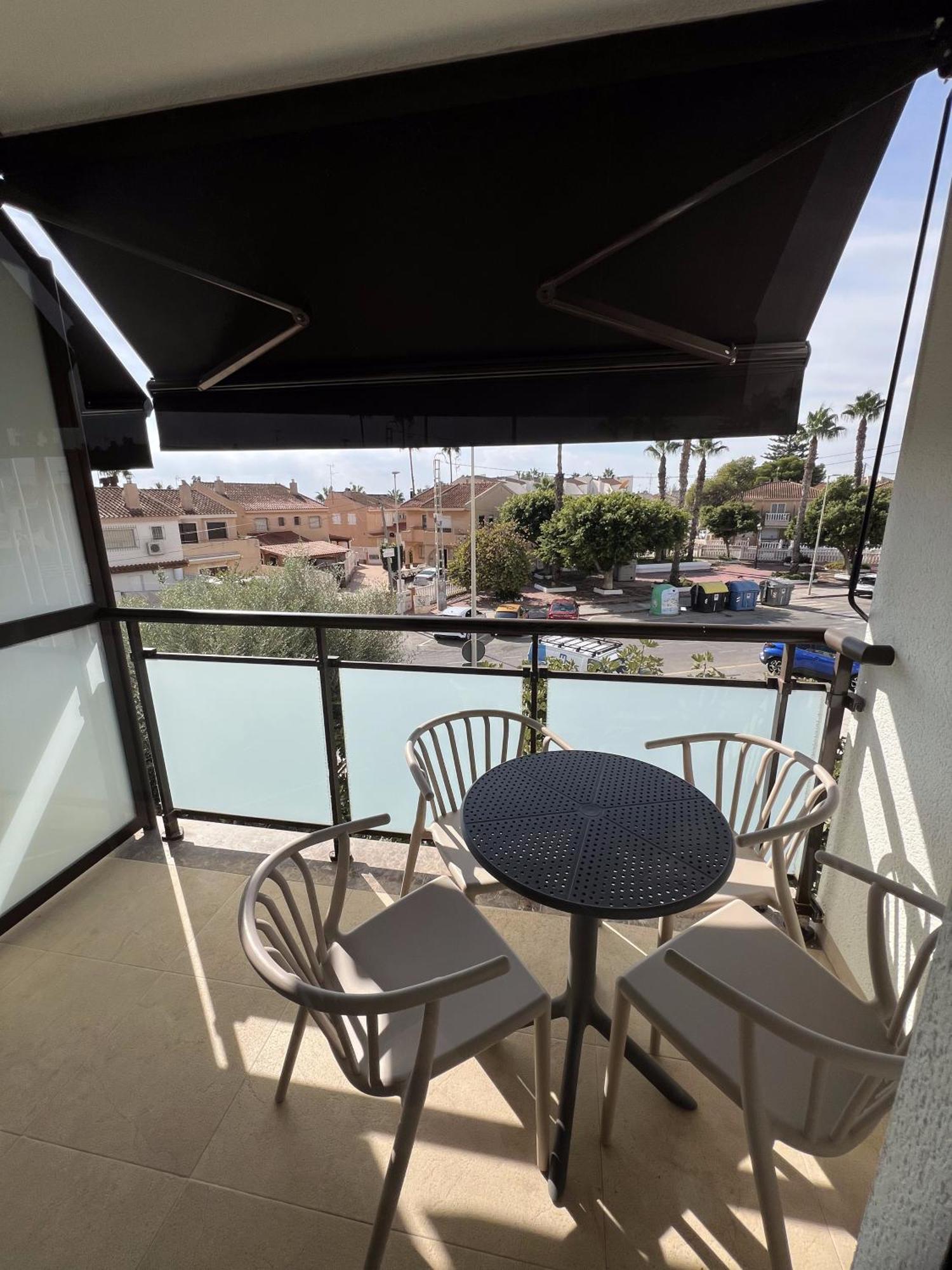 Apartamento de 1 dormitorio con balcón