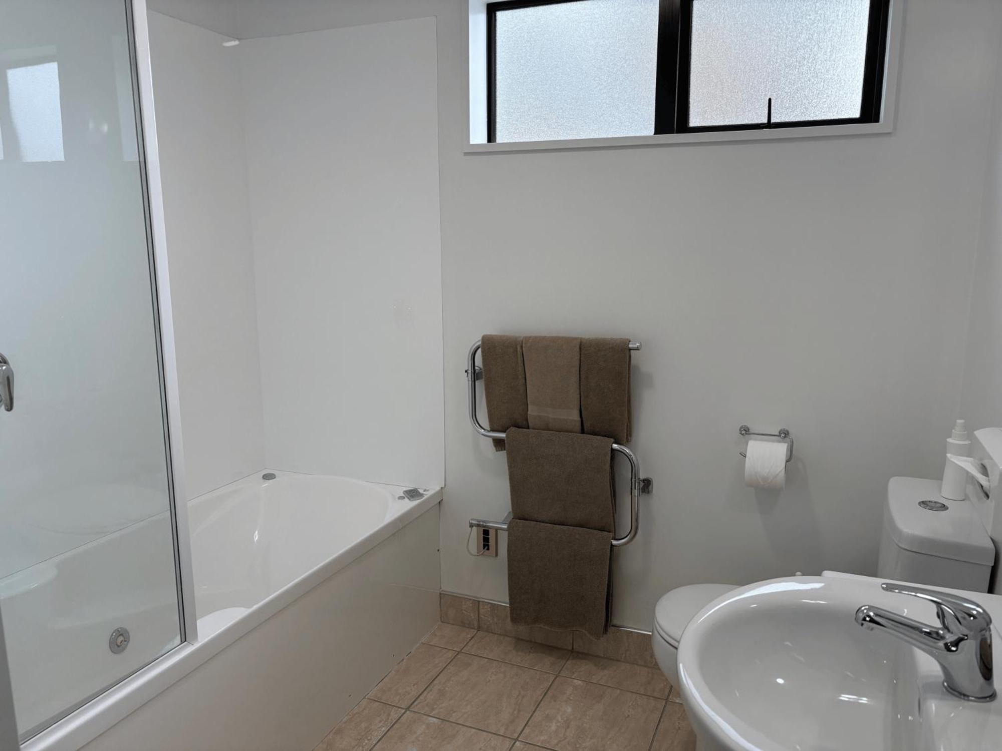 Studio with Spa Bath