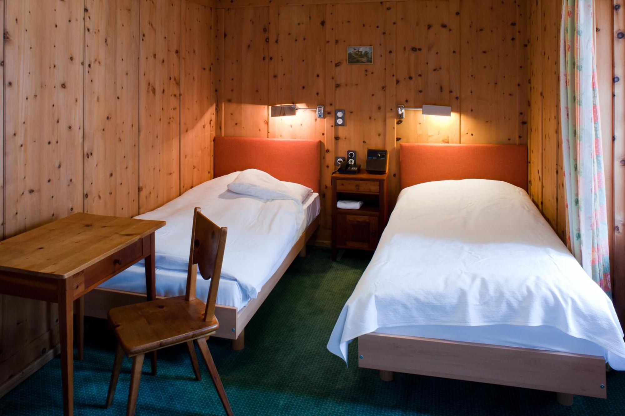 Doppelzimmer mit kleiner Dusche - Nebengebäude