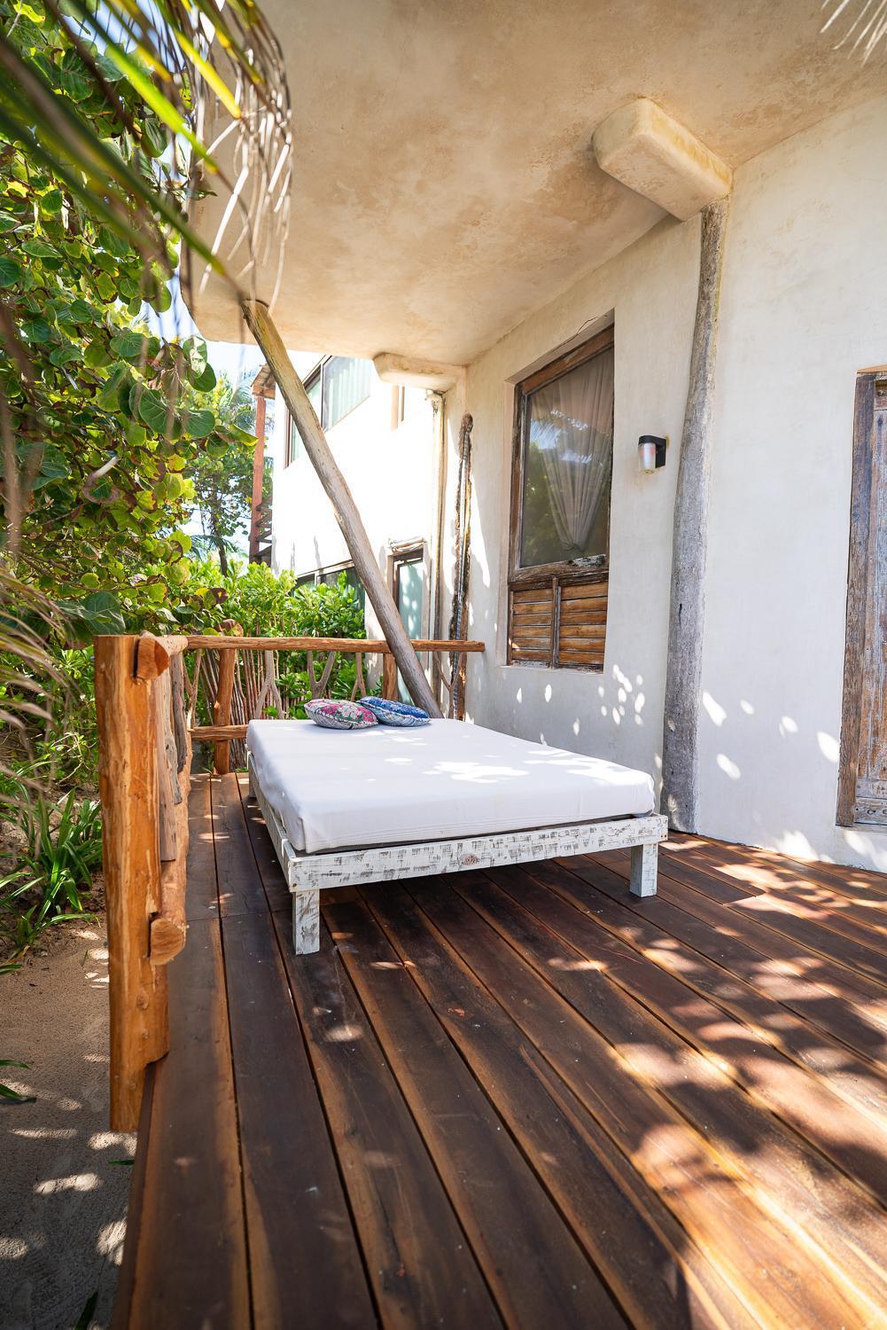Master Suite Ocean Front king size bed