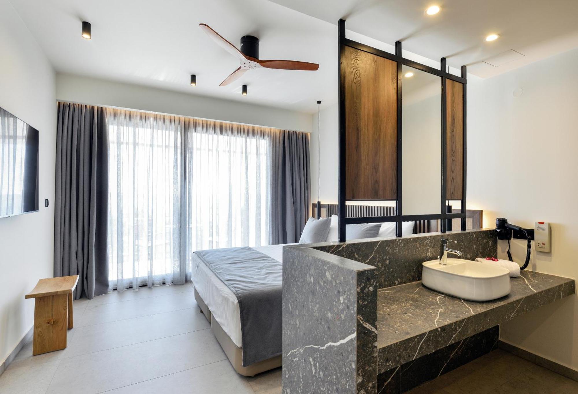 Deluxe Double or Twin Room with Sea View