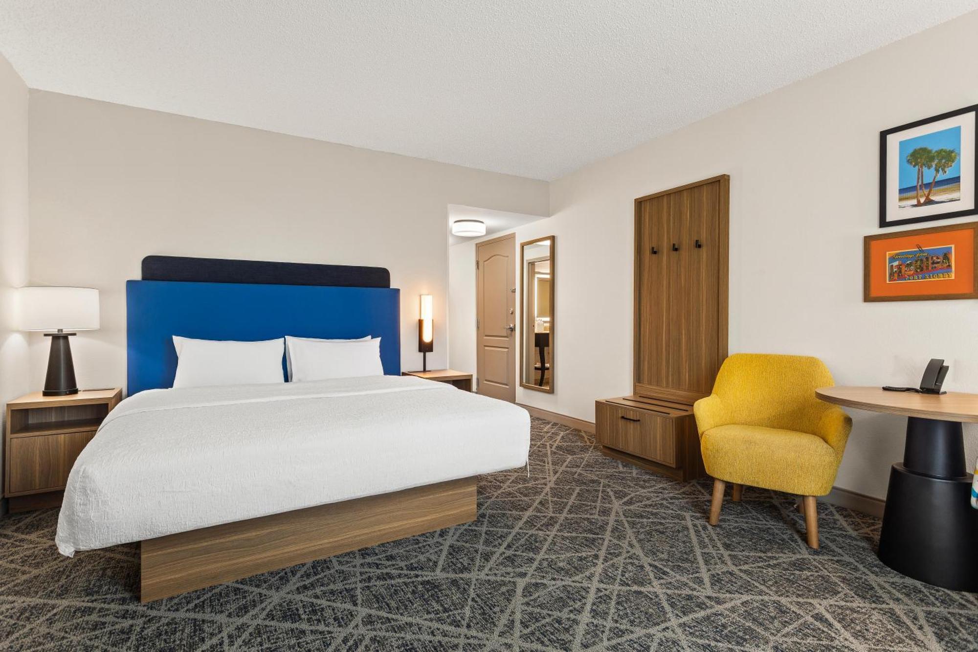 King Room with King Bed - Non-Smoking