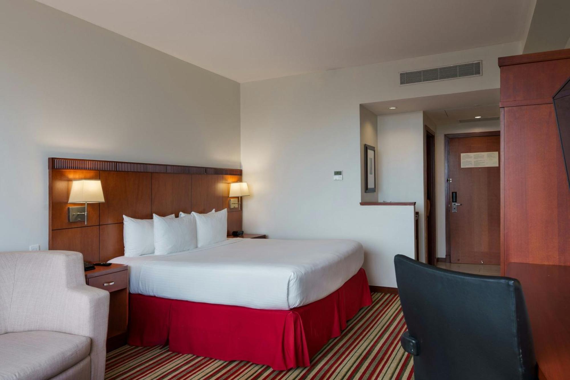 Deluxe King Room,1739408446:JPEG