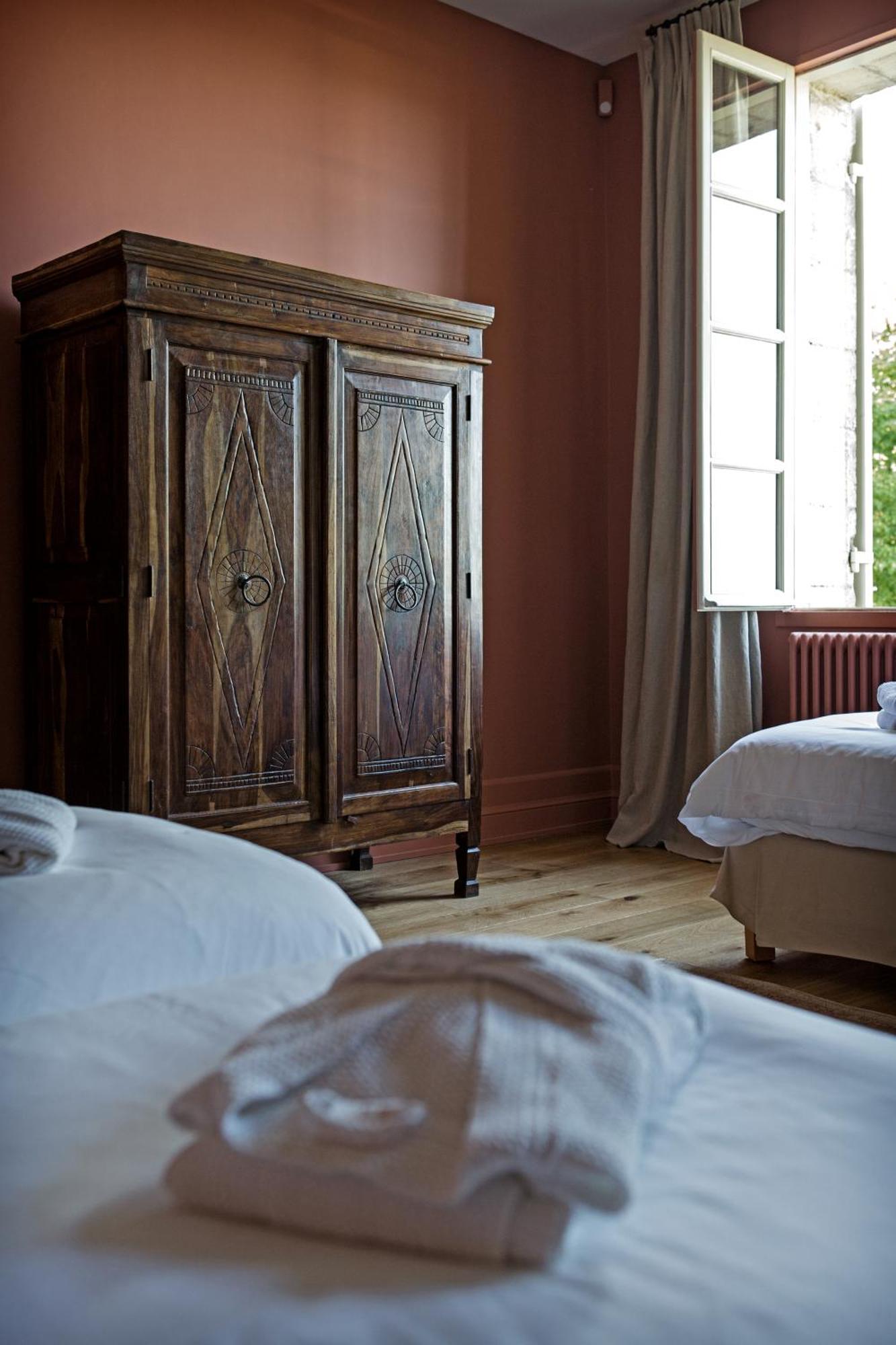 Chambre Double ou Lits Jumeaux - Vue sur Piscine