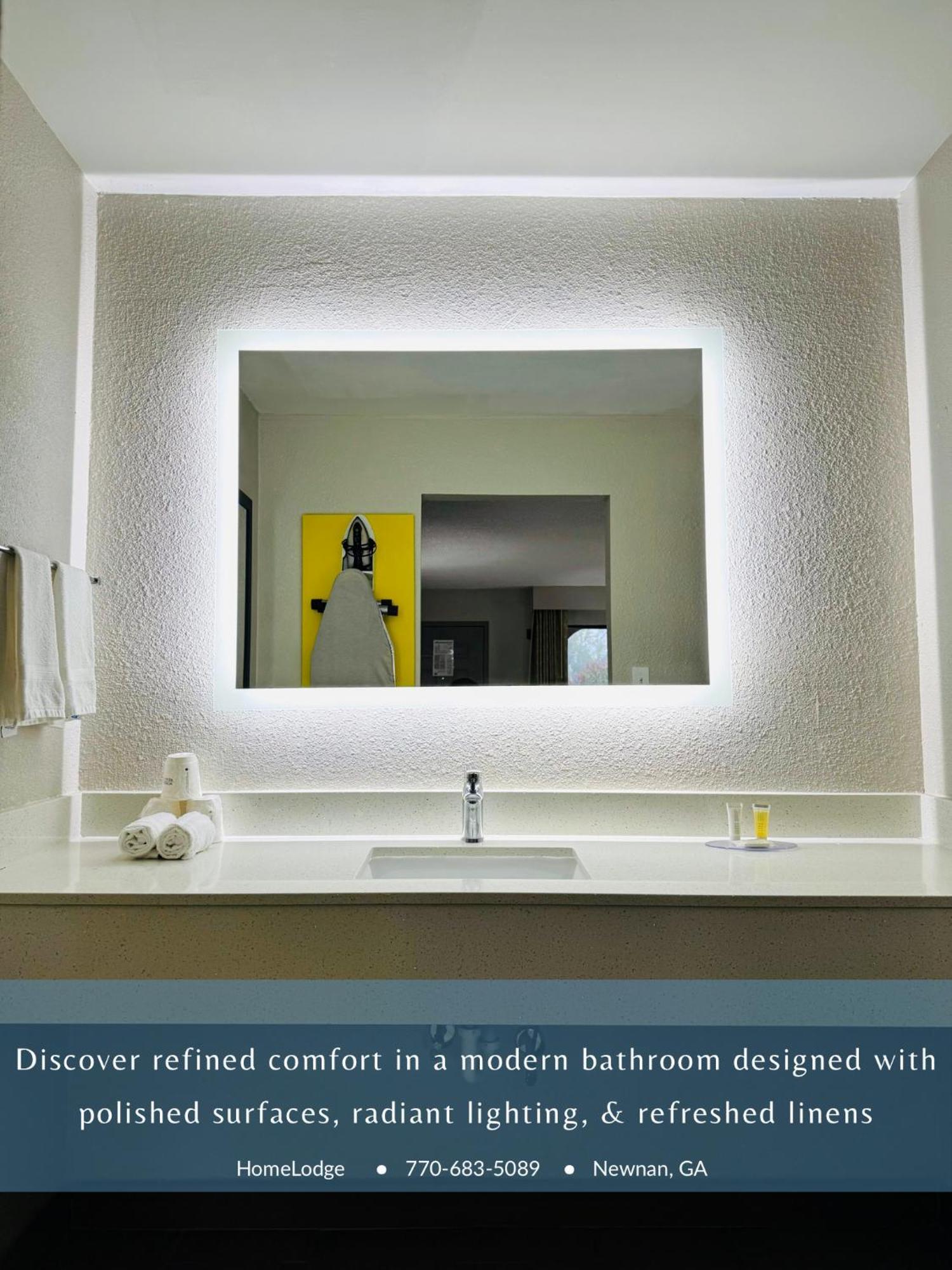 King Room with Roll-in Shower - Mobility Accessible/Non-Smoking