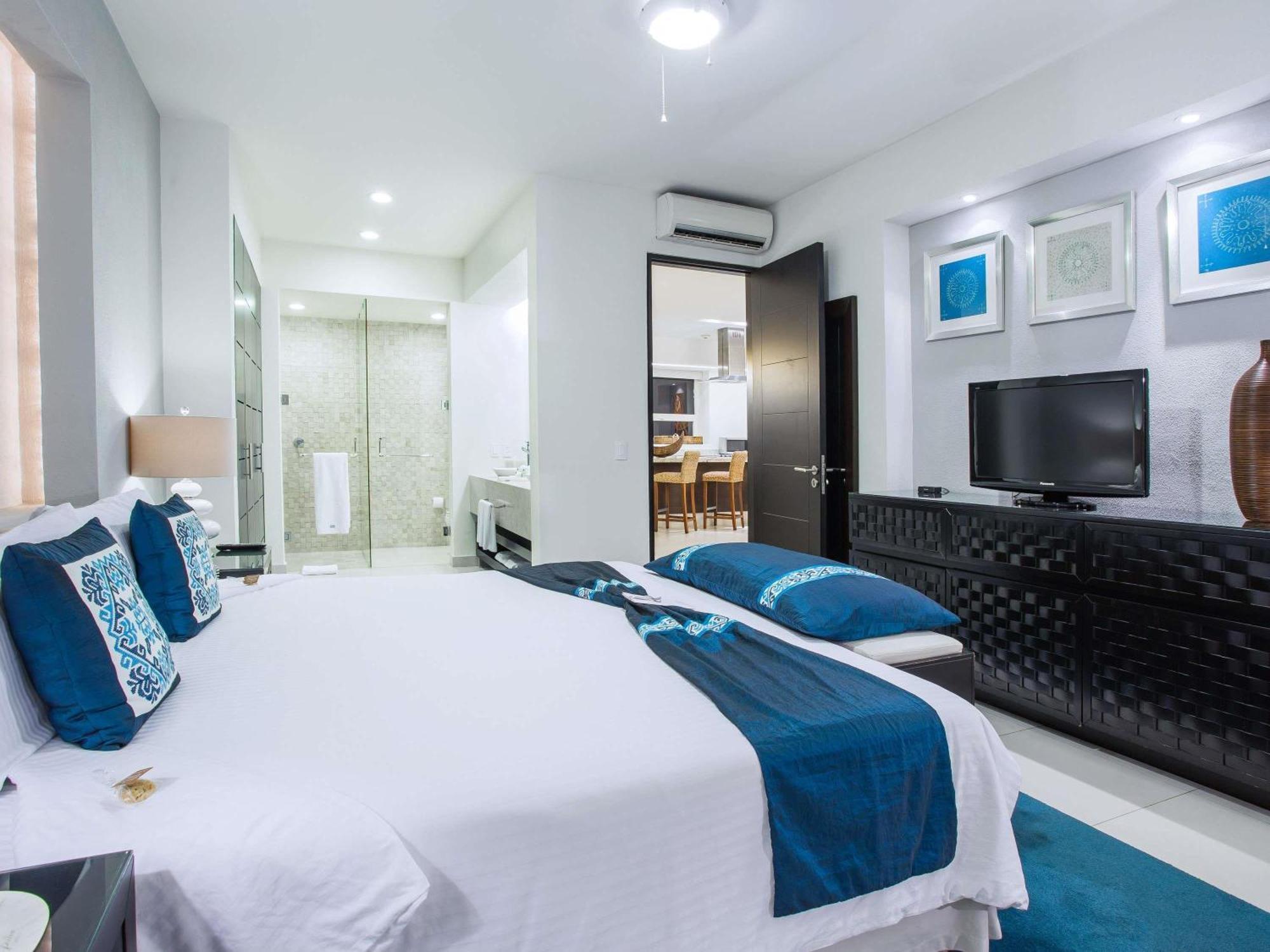 One-Bedroom King Room Balcony Private Pool Kitchen or Roof Top,1739412451:JPEG