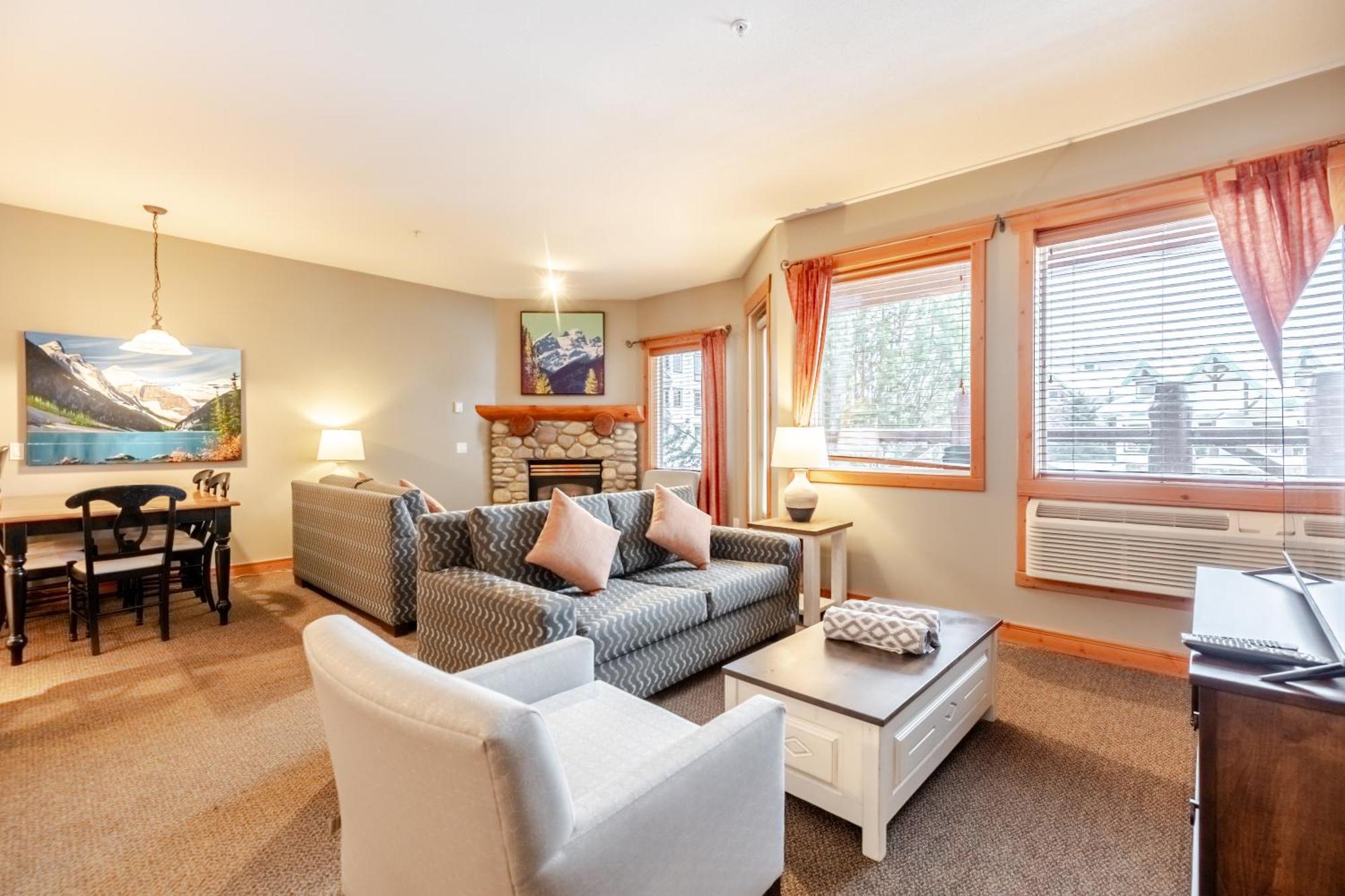 One-Bedroom Suite with Kitchen