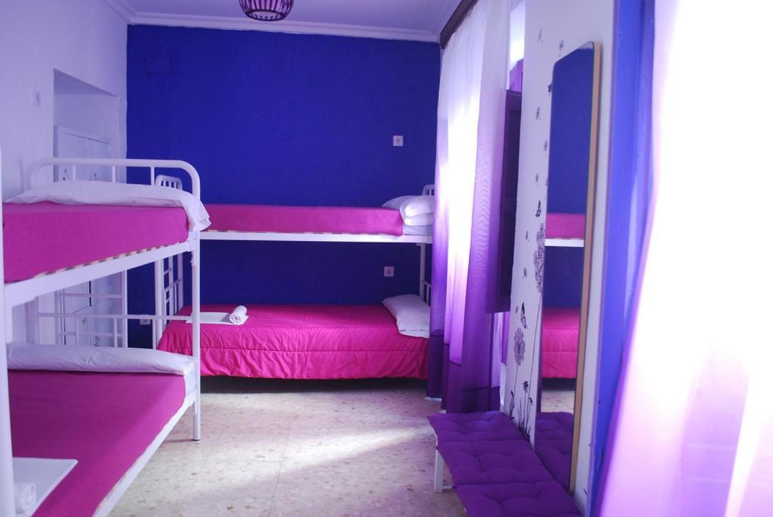 Single Bed 6-Bed Mixed Dormitory Room
