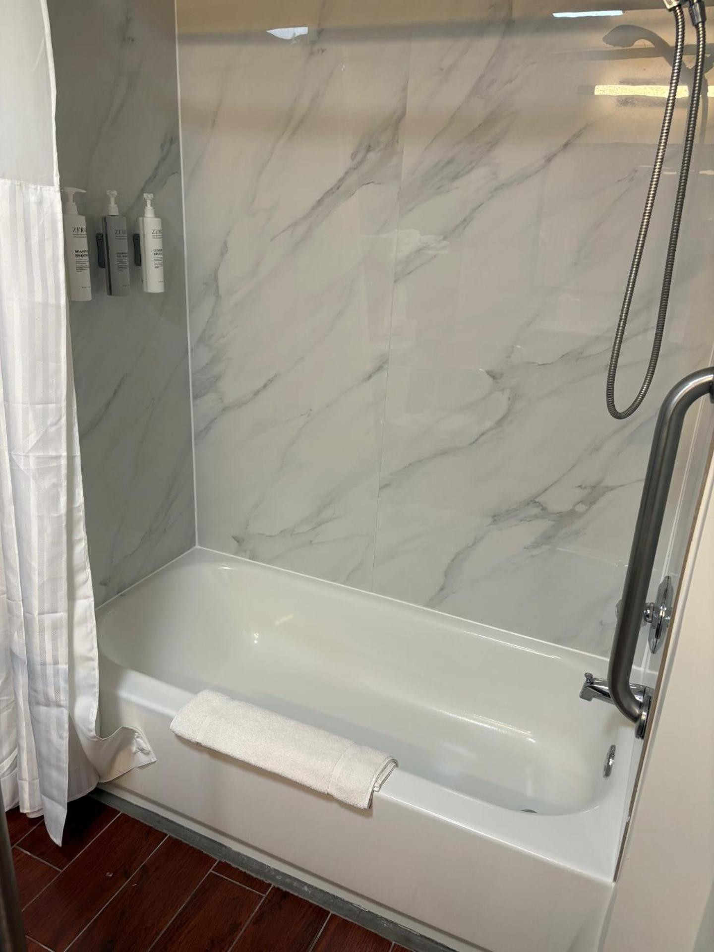 King Room with Shower - Mobility/Hearing Accessible