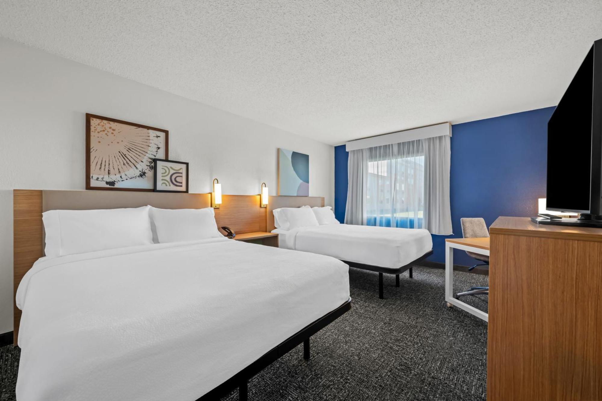 Queen Room with Two Queen Beds and Roll-In Shower - Mobility Access