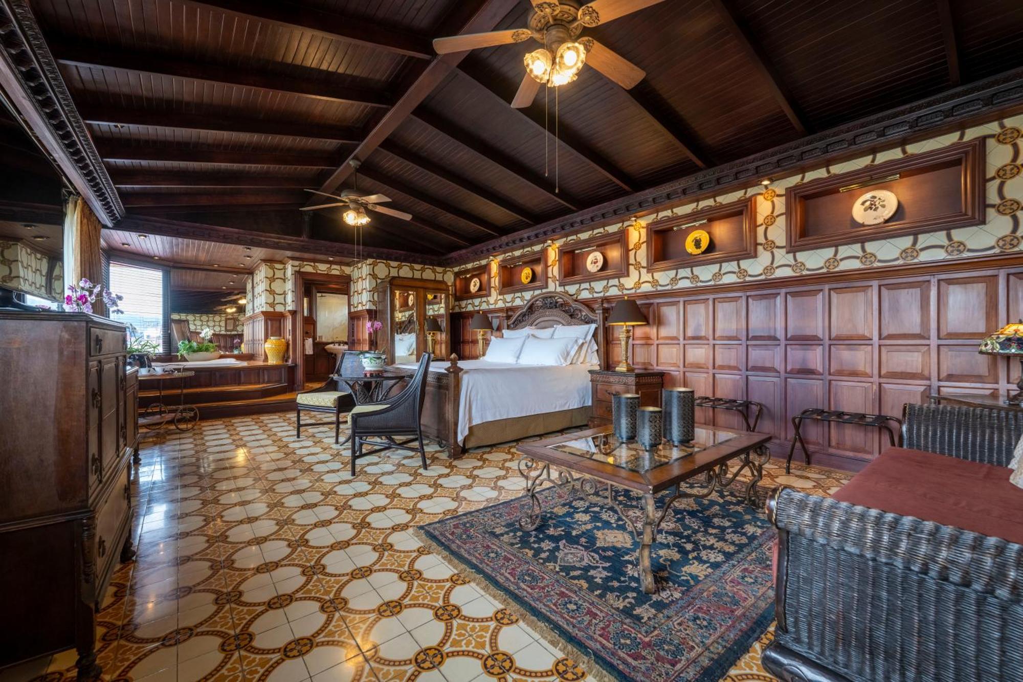 King Room,1739440106:JPEG