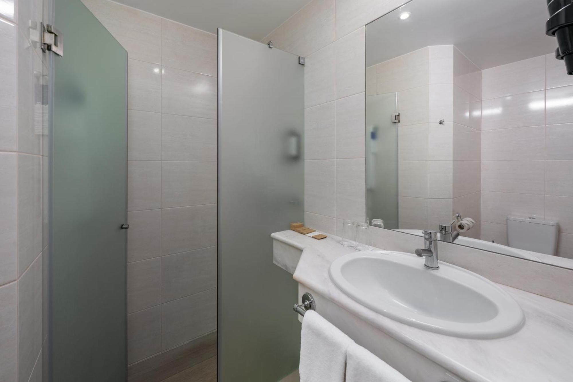 Double or Twin Room,1739442845:JPEG