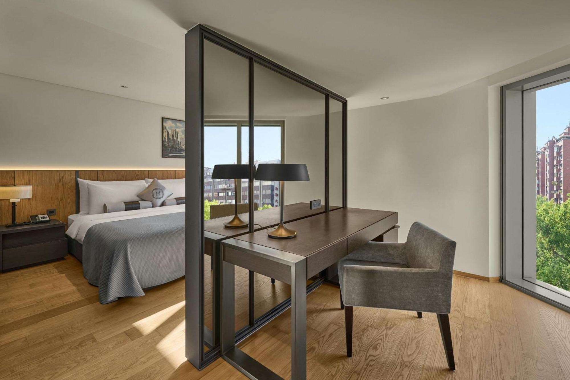 Madison Room with City View