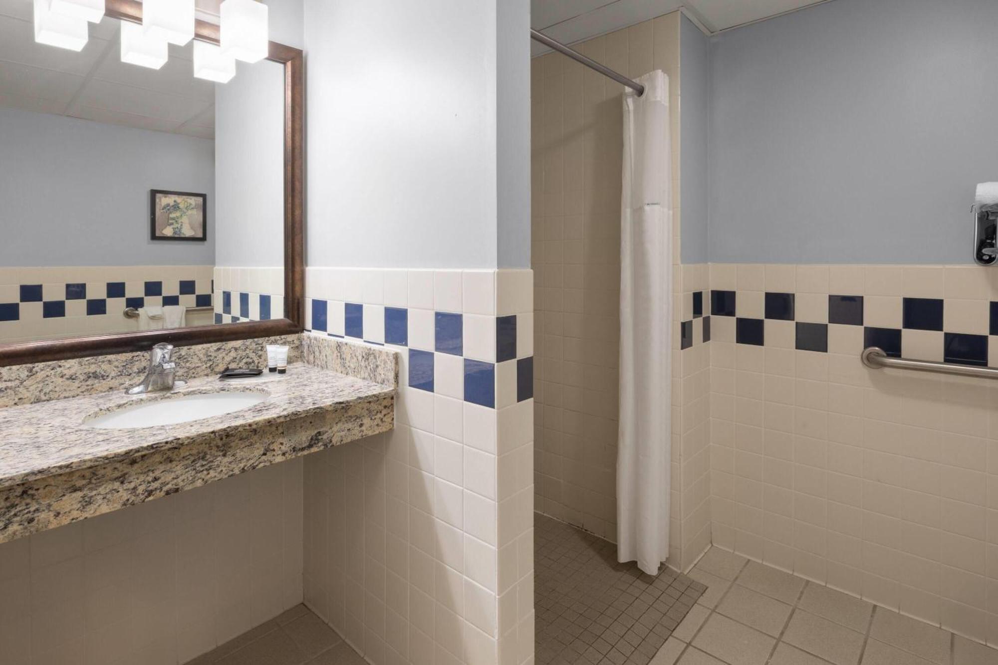 Suite - Disability Access/Non-Smoking