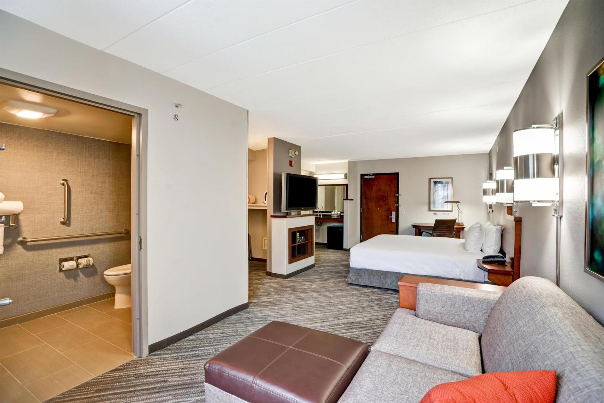King Room with Roll-In Shower - Disability Access