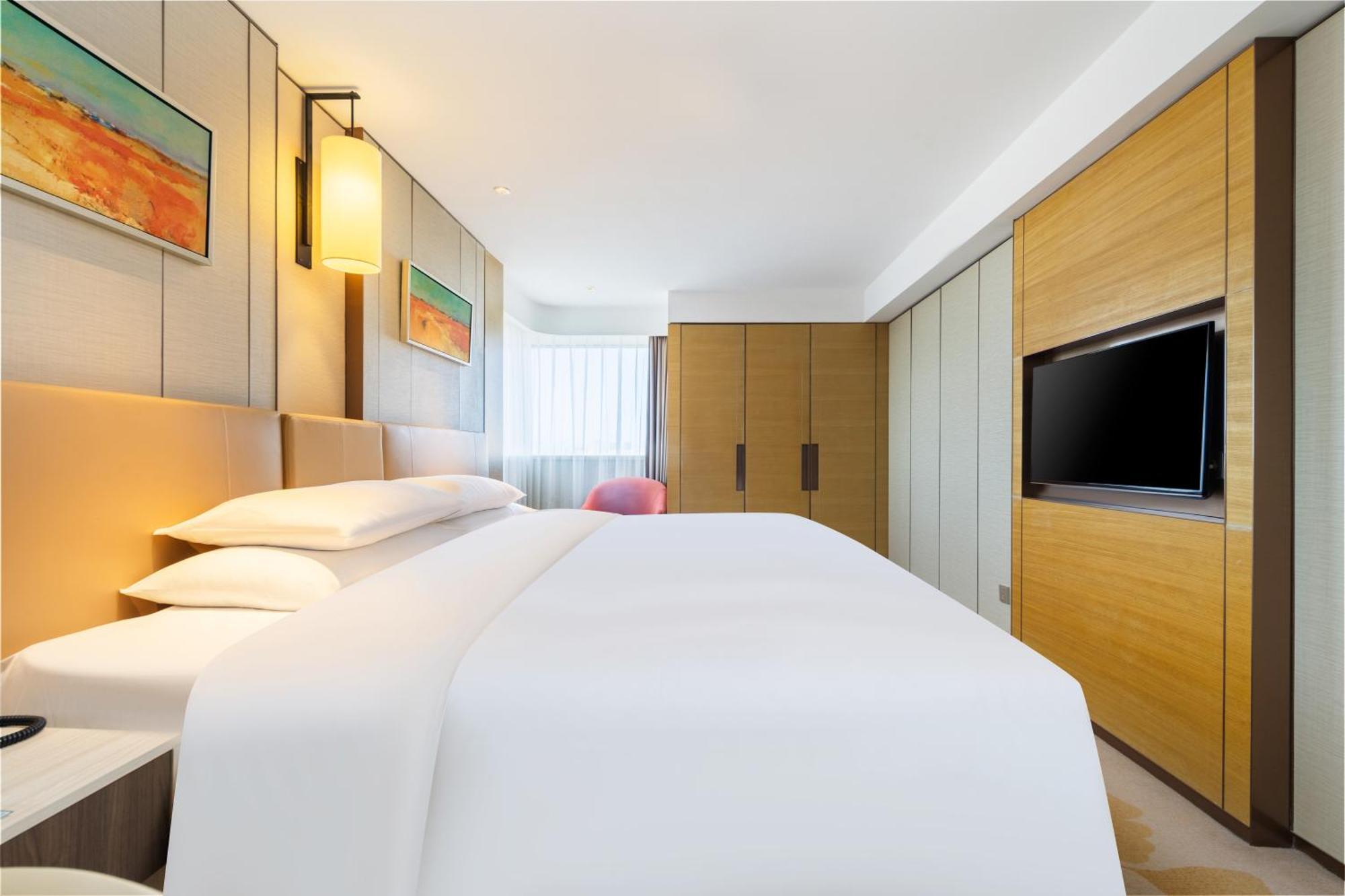 City View Superior King-bed Room