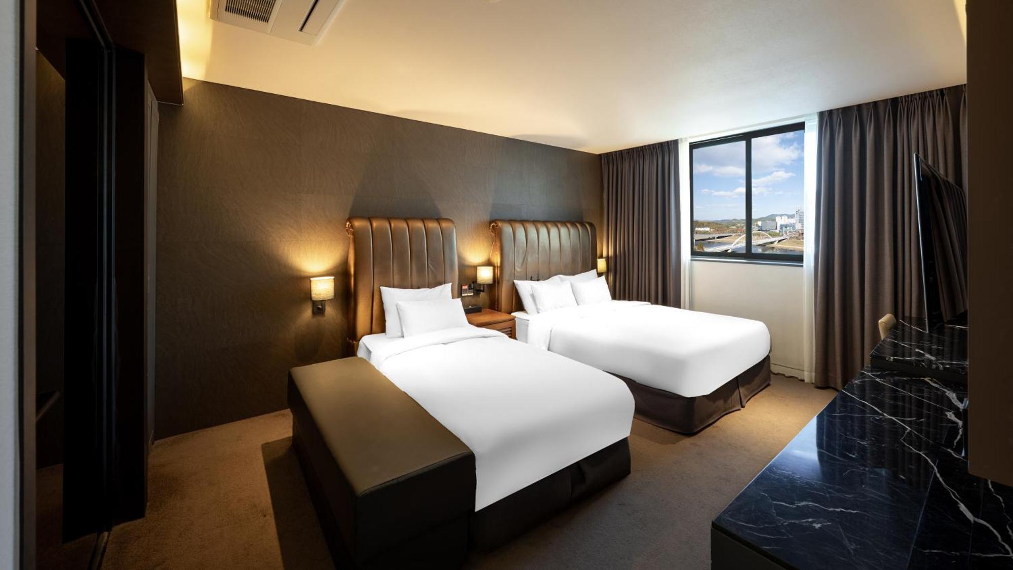 Suite with River View
