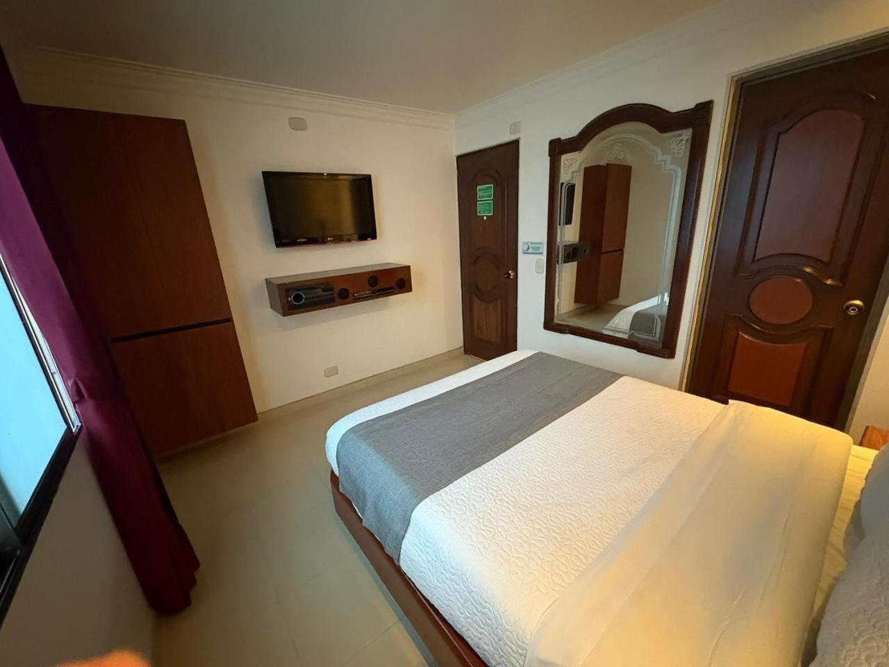Family Room,1739503666:JPEG
