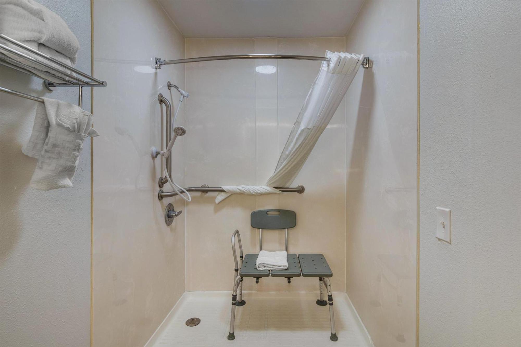 King Room with Roll-in Shower - Disability Access/Non-Smoking