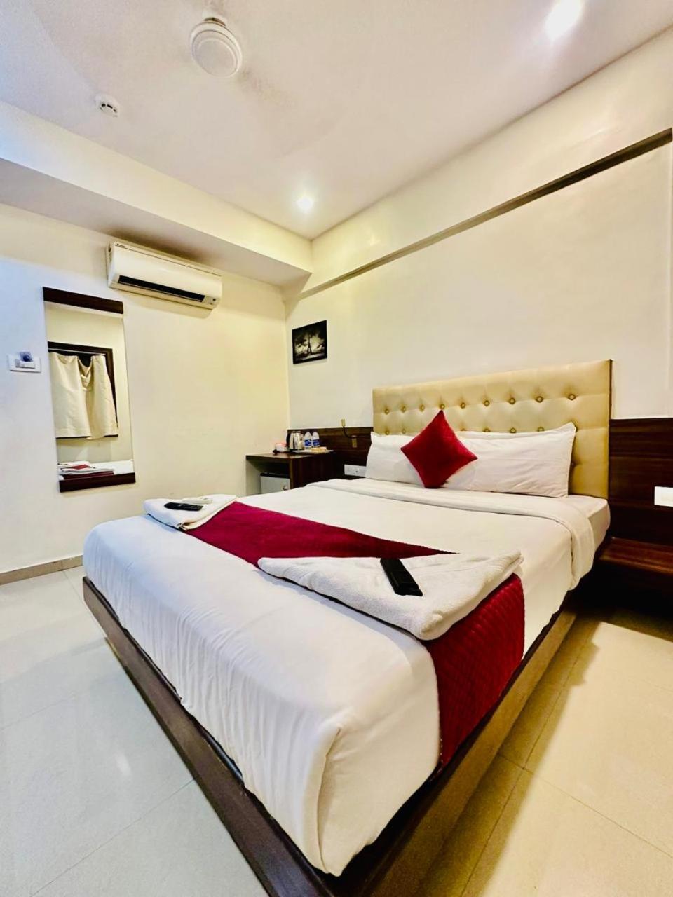 Deluxe Double Room,1739524792:JPEG