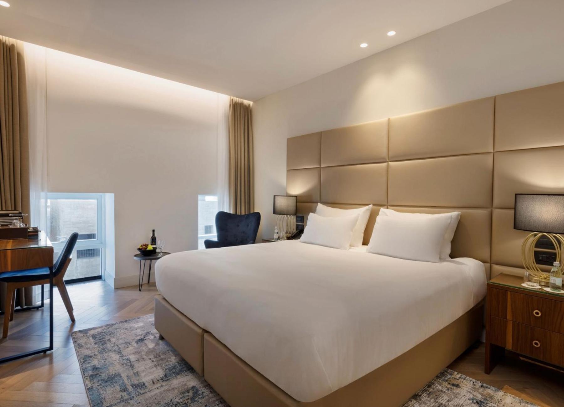 Deluxe Double or Twin Room City View