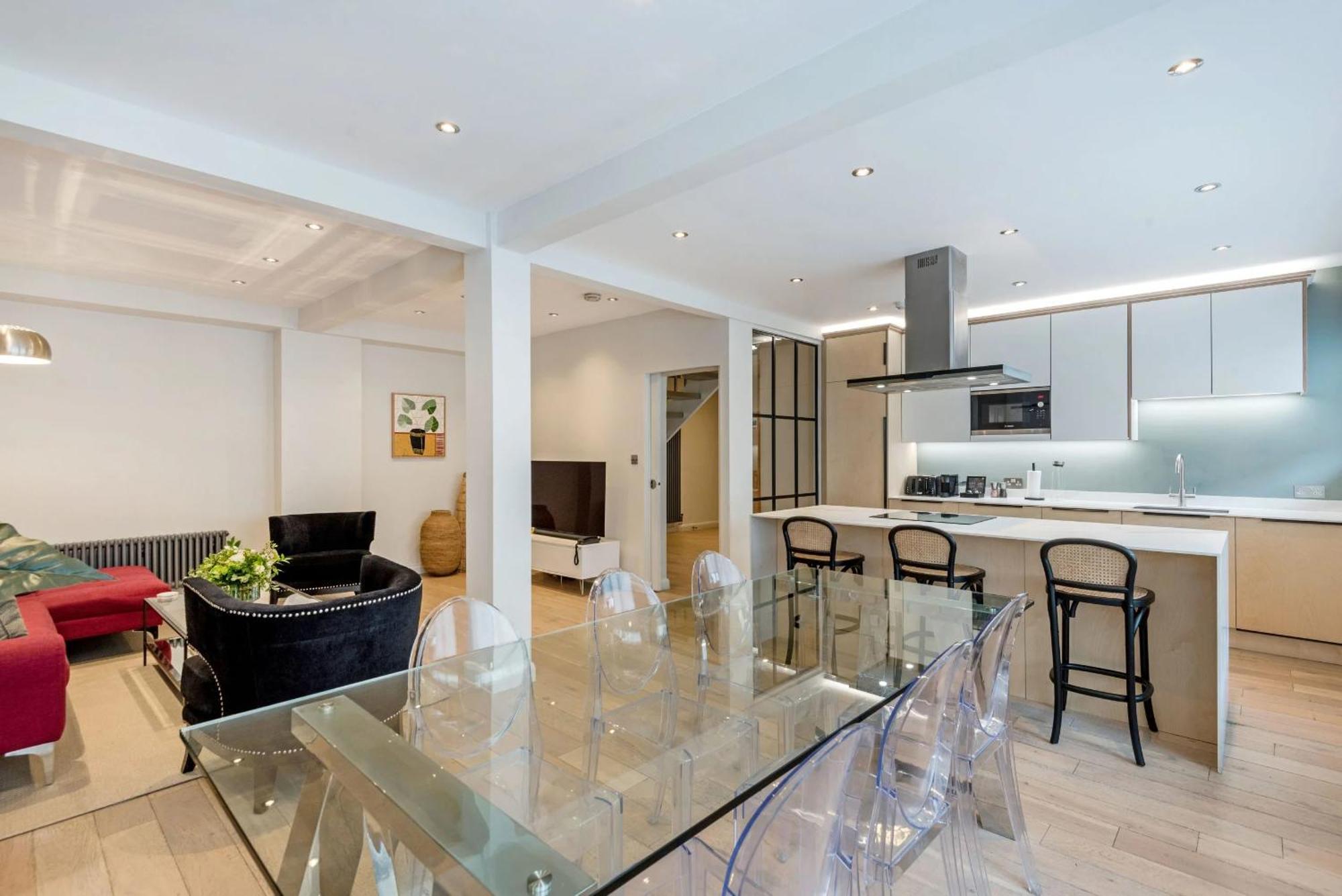 The Buckingham & Lloyds Apartment,1739623898:JPEG