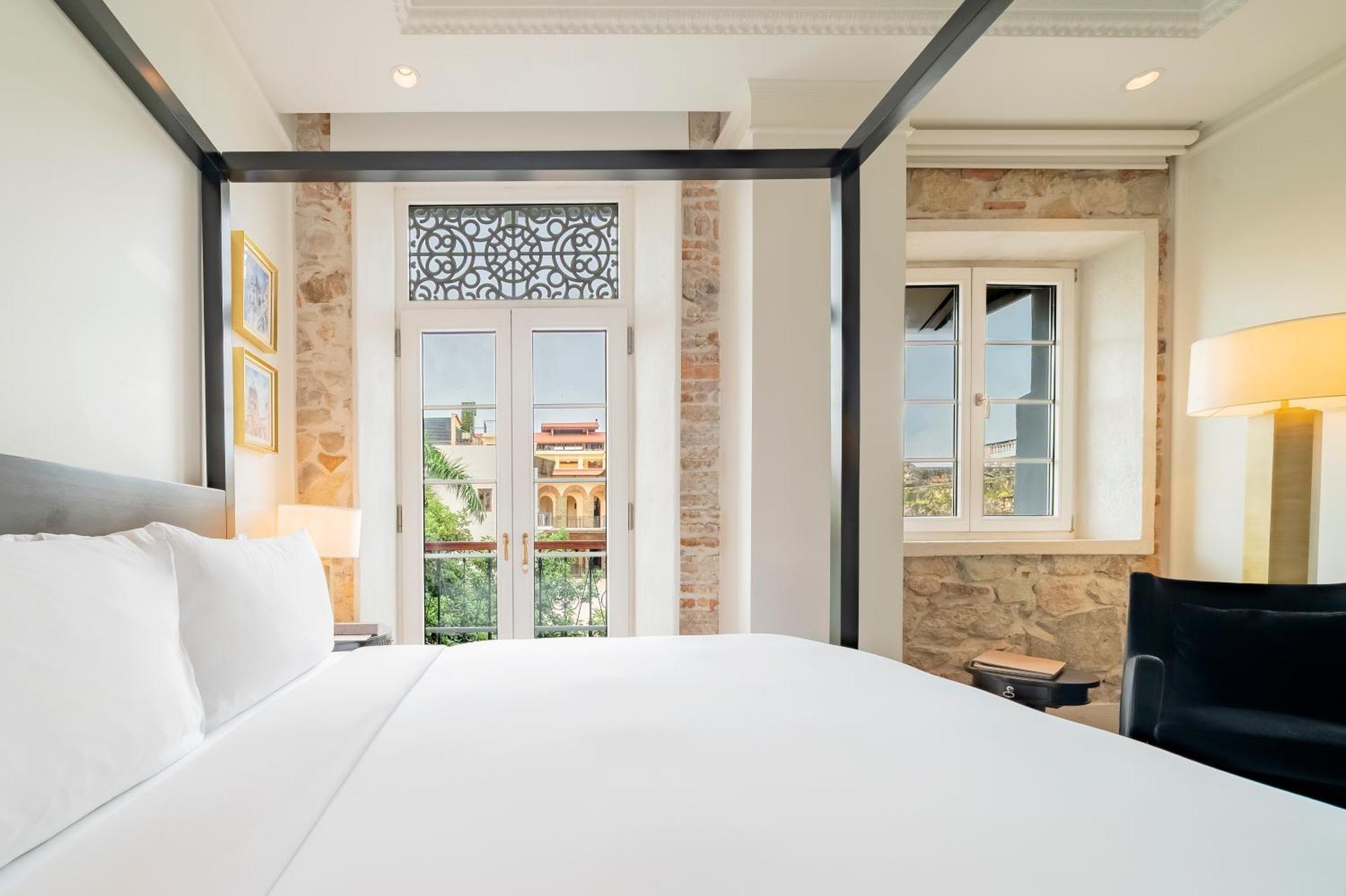 Queen Room Courtyard View
