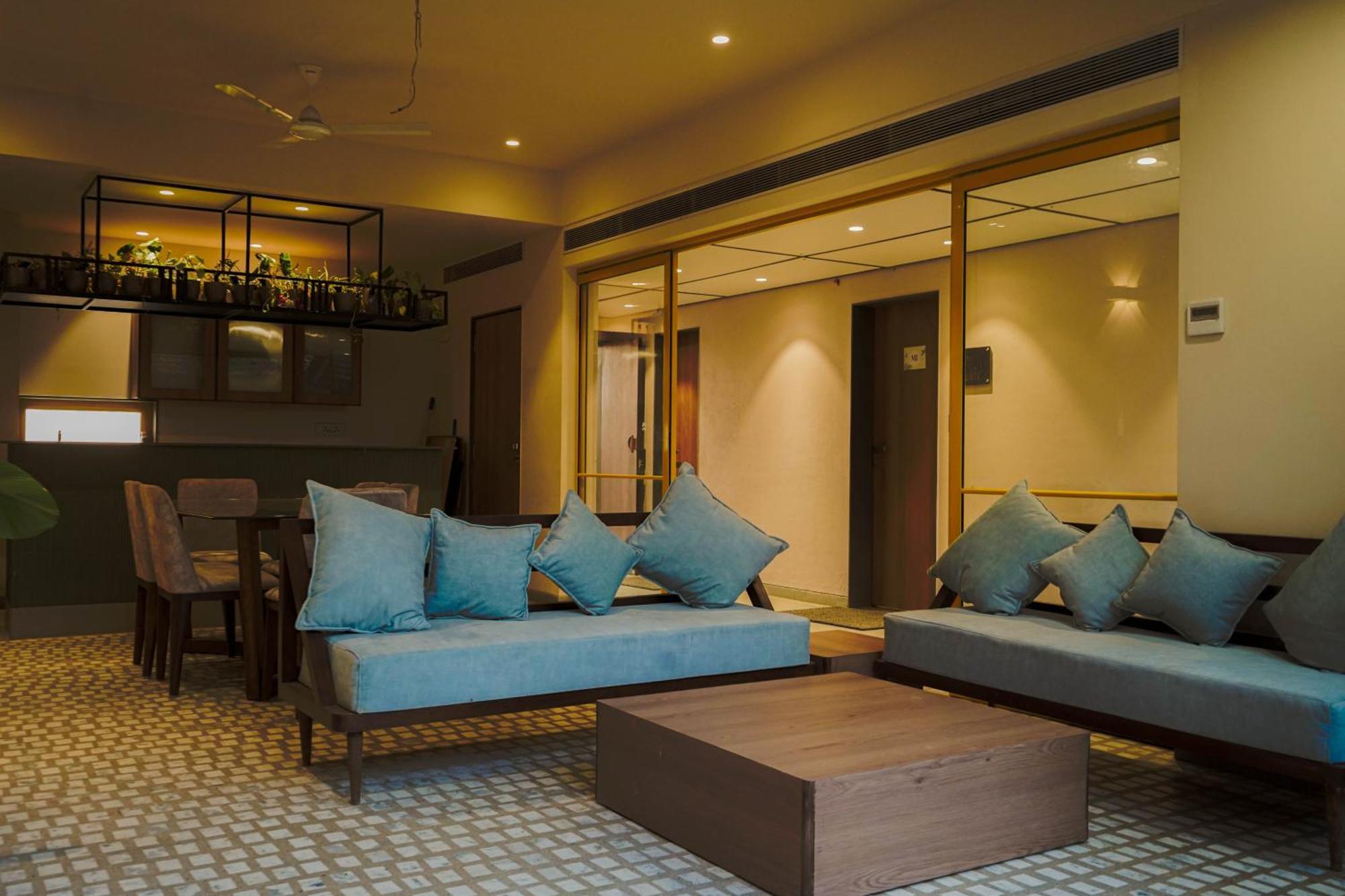 Queen Room with Garden View