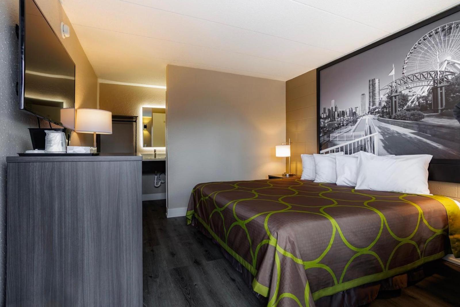 King Room with Mobility Access and Bathtub with Grab Bars, Non-Smoking