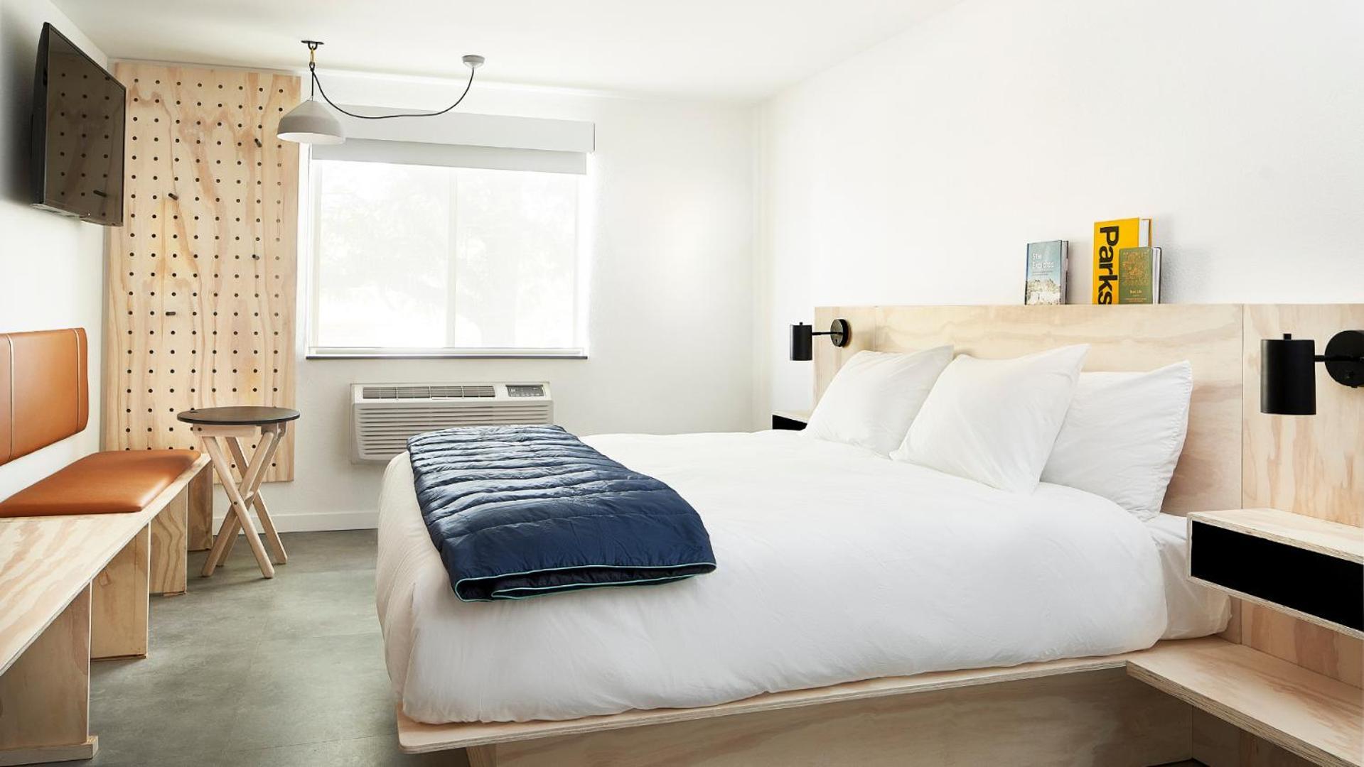 Chambre Lit King-Size avec Baignoire - Accessible aux Personnes à Mobilité Réduite/Malentendantes - Non-Fumeurs